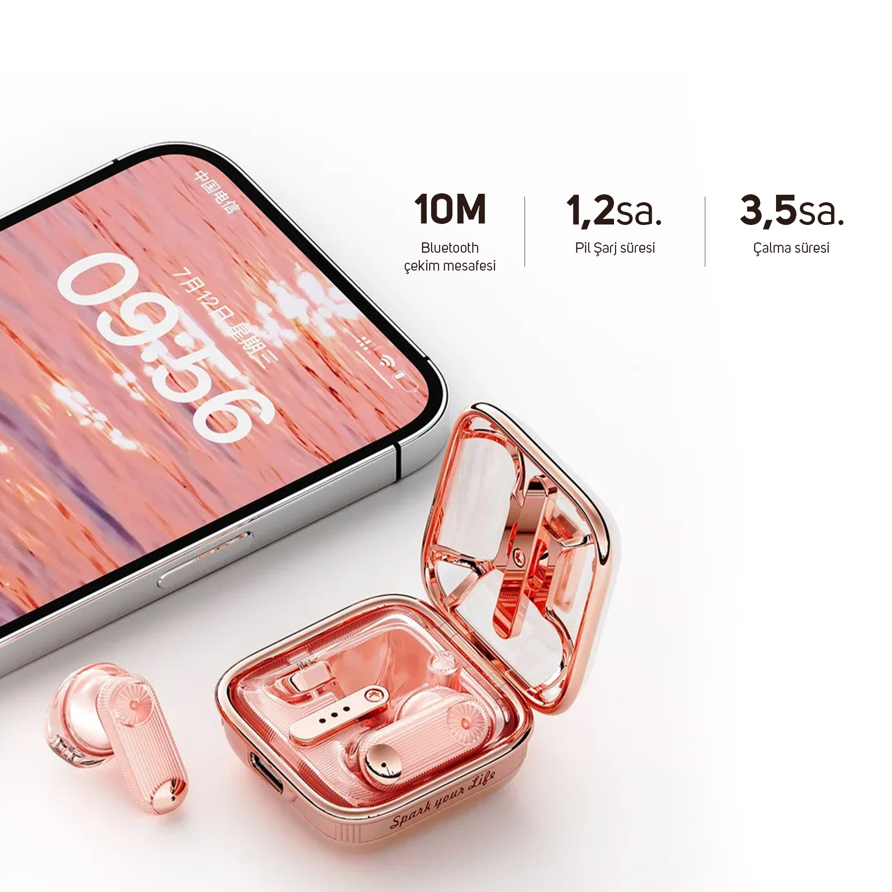 Yanında kulaklık ve şarj kutusu bulunan, rose gold rengi bir akıllı telefon.