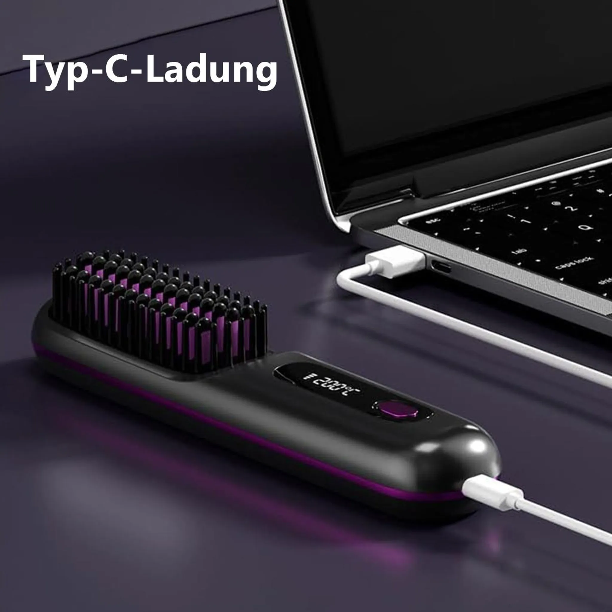 Schwarzer Glättebürstenkamm mit violetter Ladeanzeige, an Laptops angeschlossen.