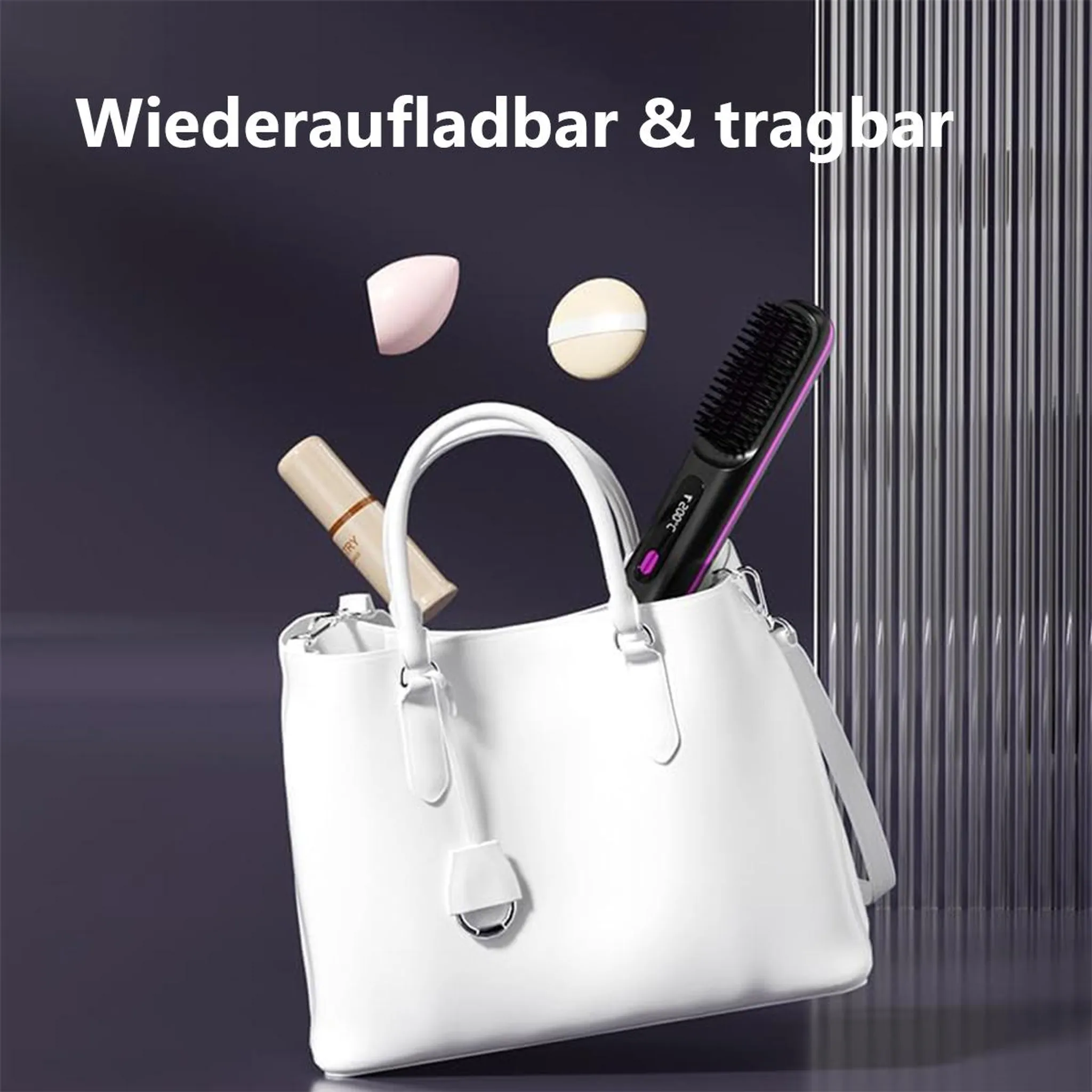 Weiße Tasche mit Kosmetik und Haarglätter vor vertikalem Hintergrund.