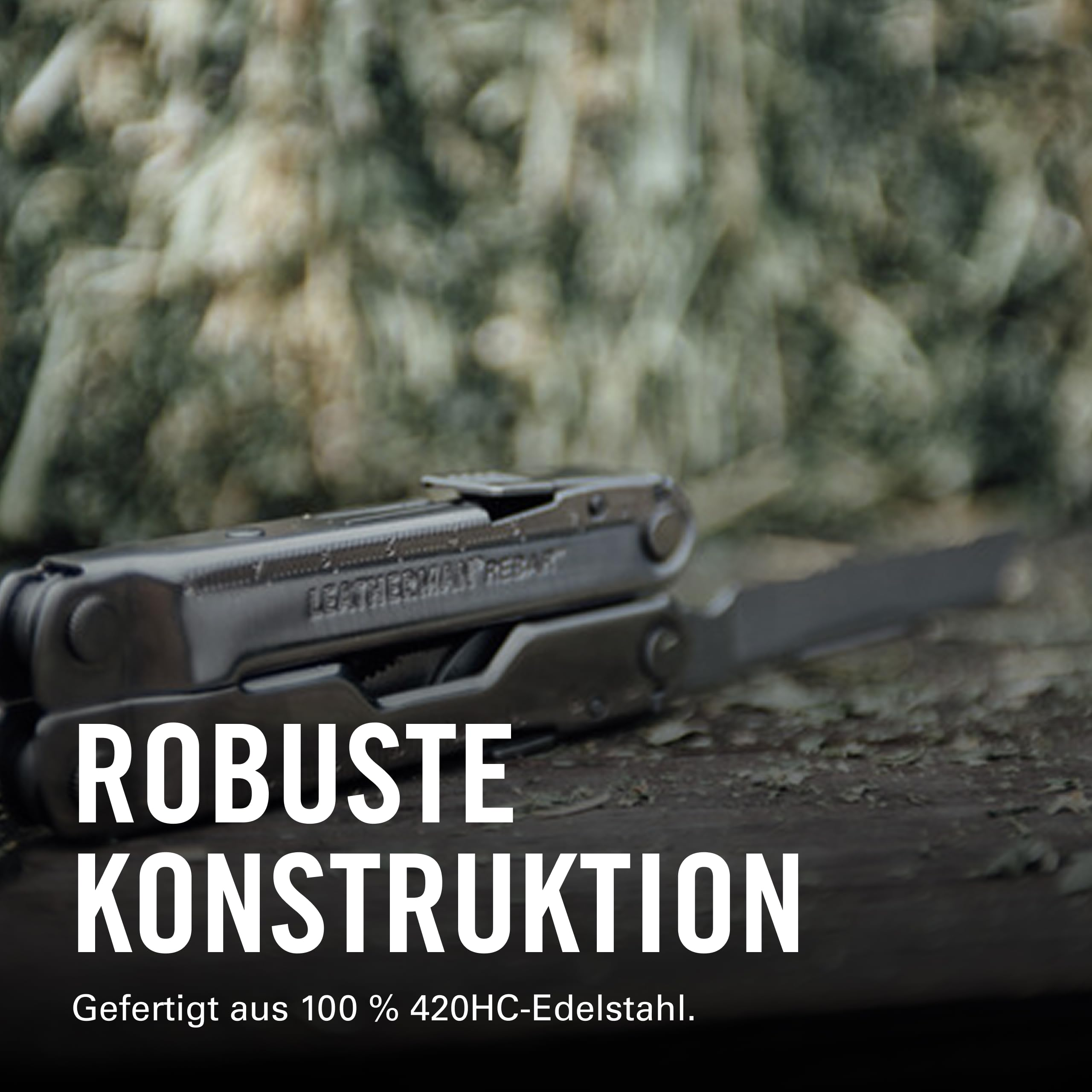 Ein silbernes Multitool liegt auf einem Holztisch. "Robuste Konstruktion" steht darauf.