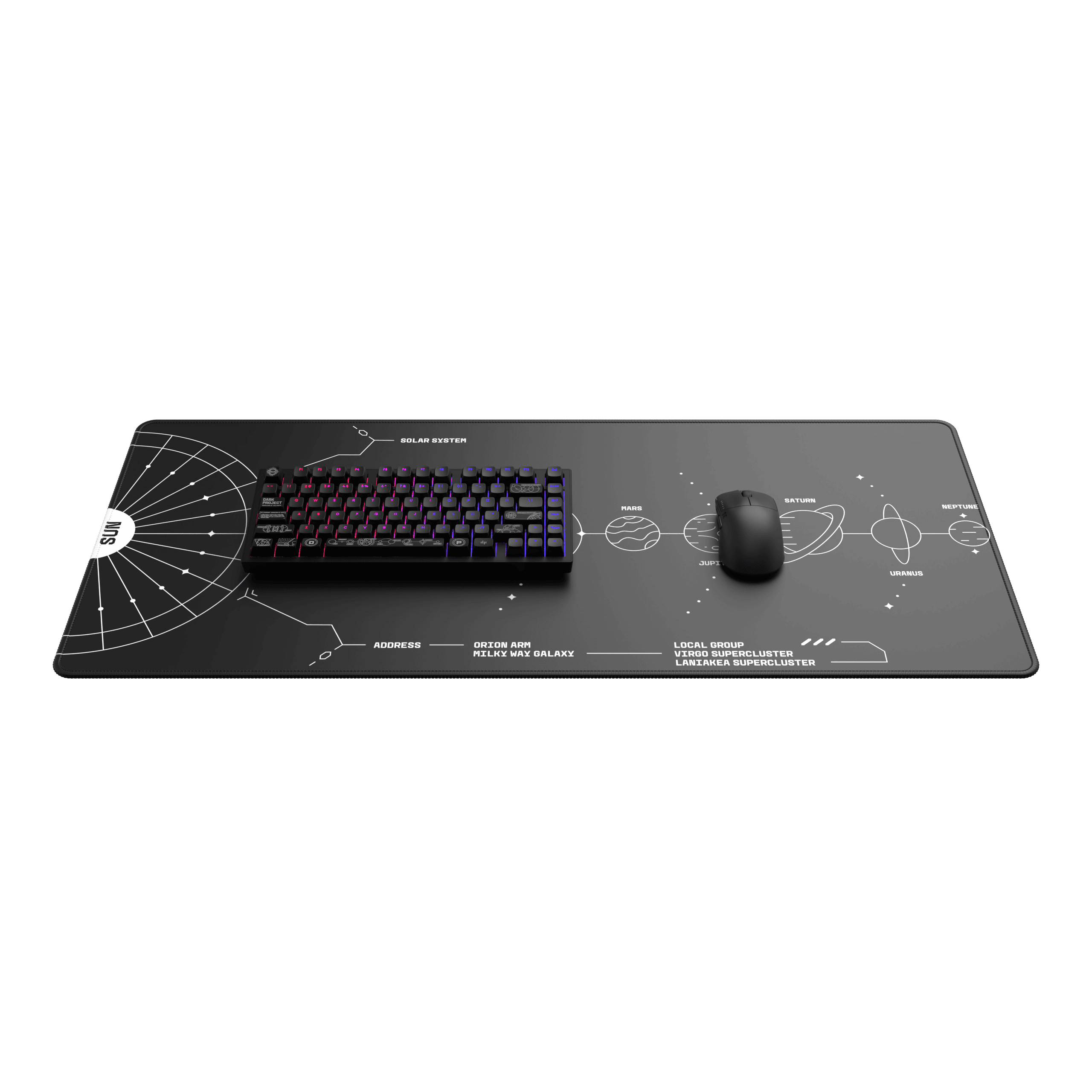Ein Gaming-Mauspad mit Weltraumdesign, Tastatur und Maus.