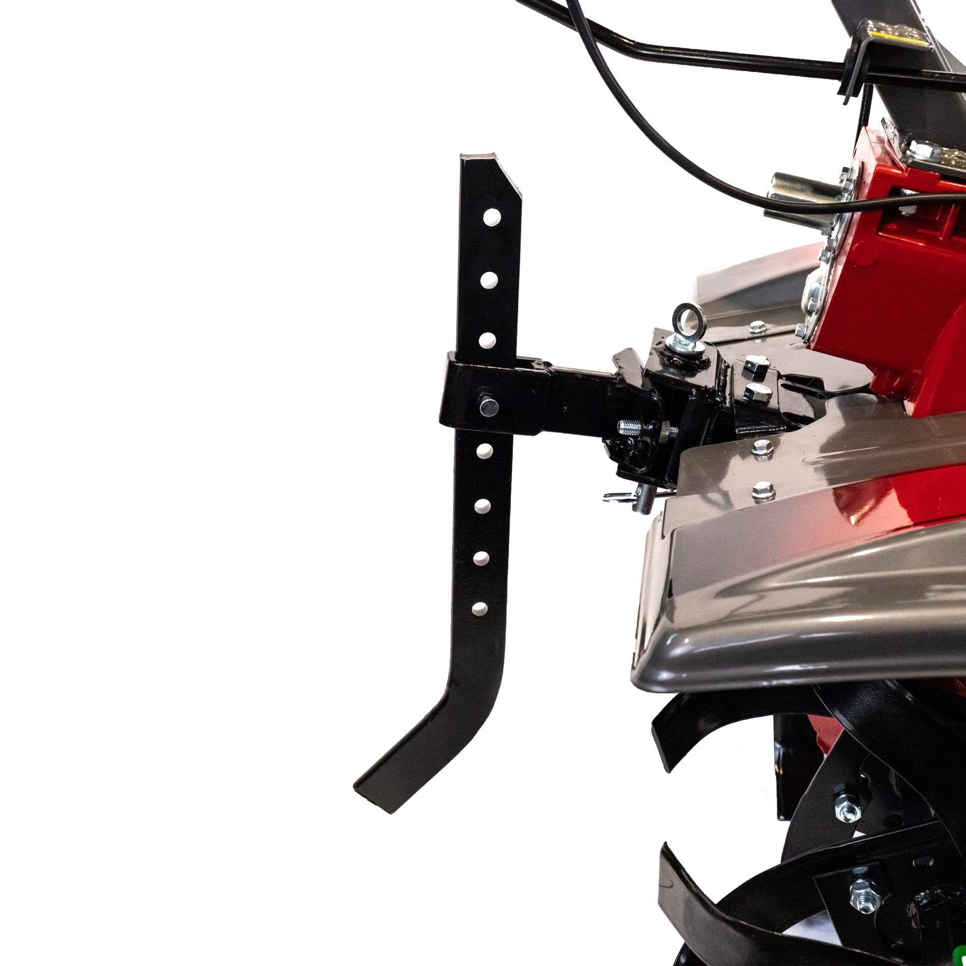 Czerwono-szara maszyna z czarną ramą i ostrymi ostrzami.