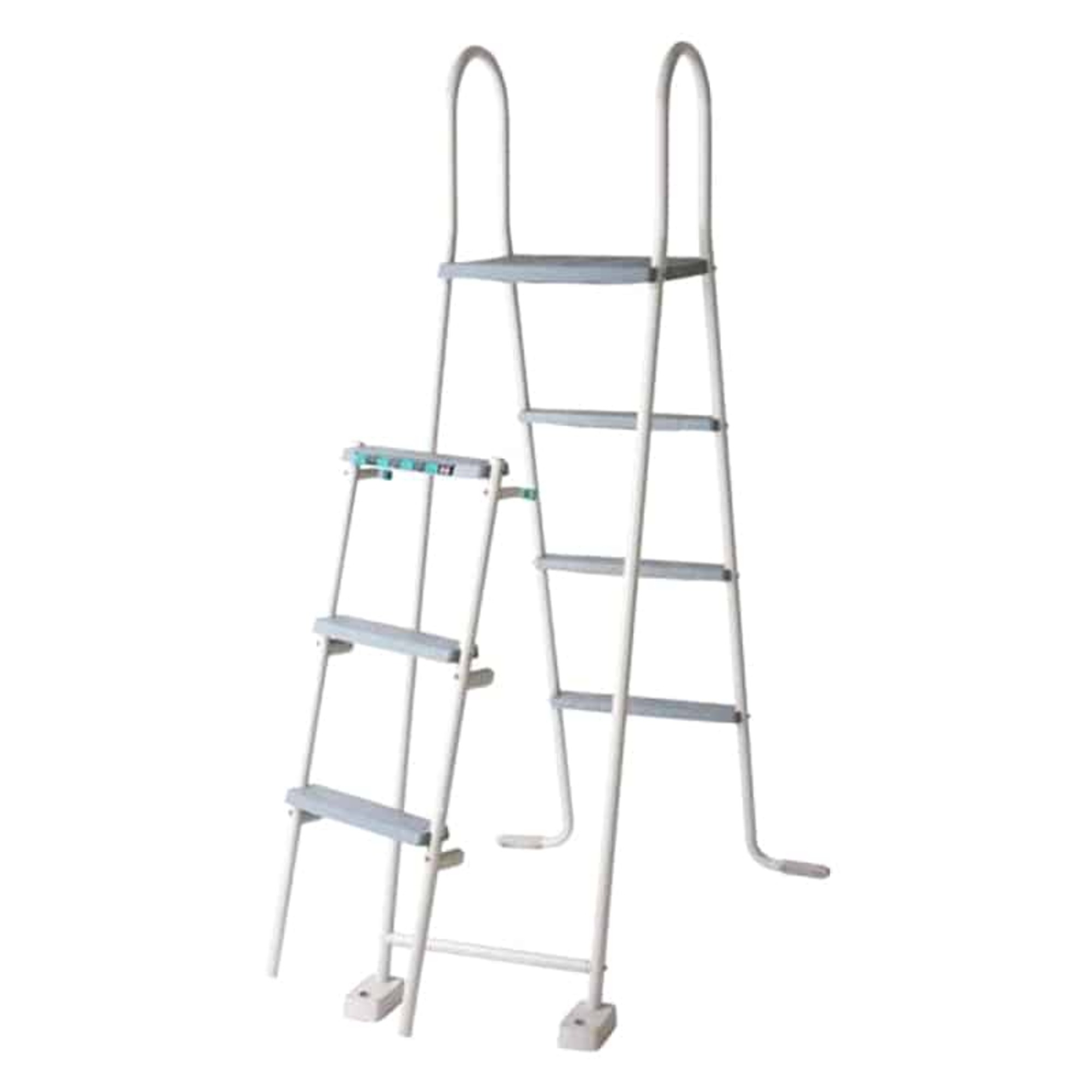 Escalera blanca con peldaños grises, para piscinas.