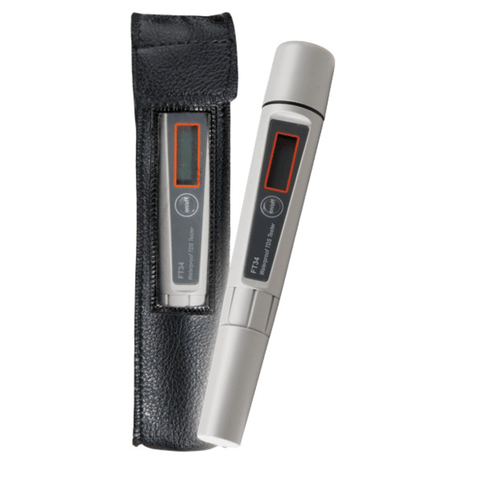 Un medidor TDS gris con funda negra y pantalla naranja.