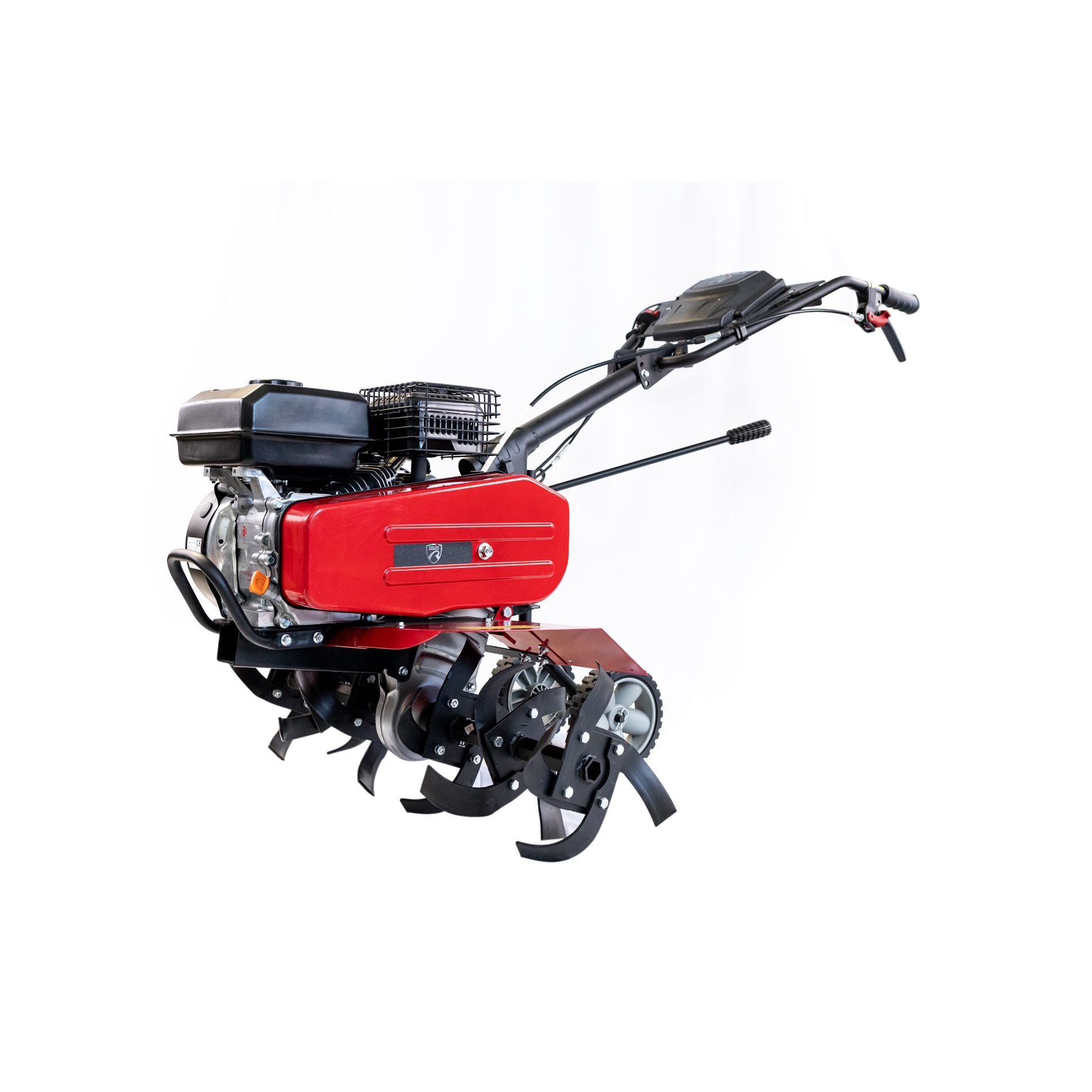 Czerwony kultywator z czarnymi uchwytami i obrotowymi ostrzami.