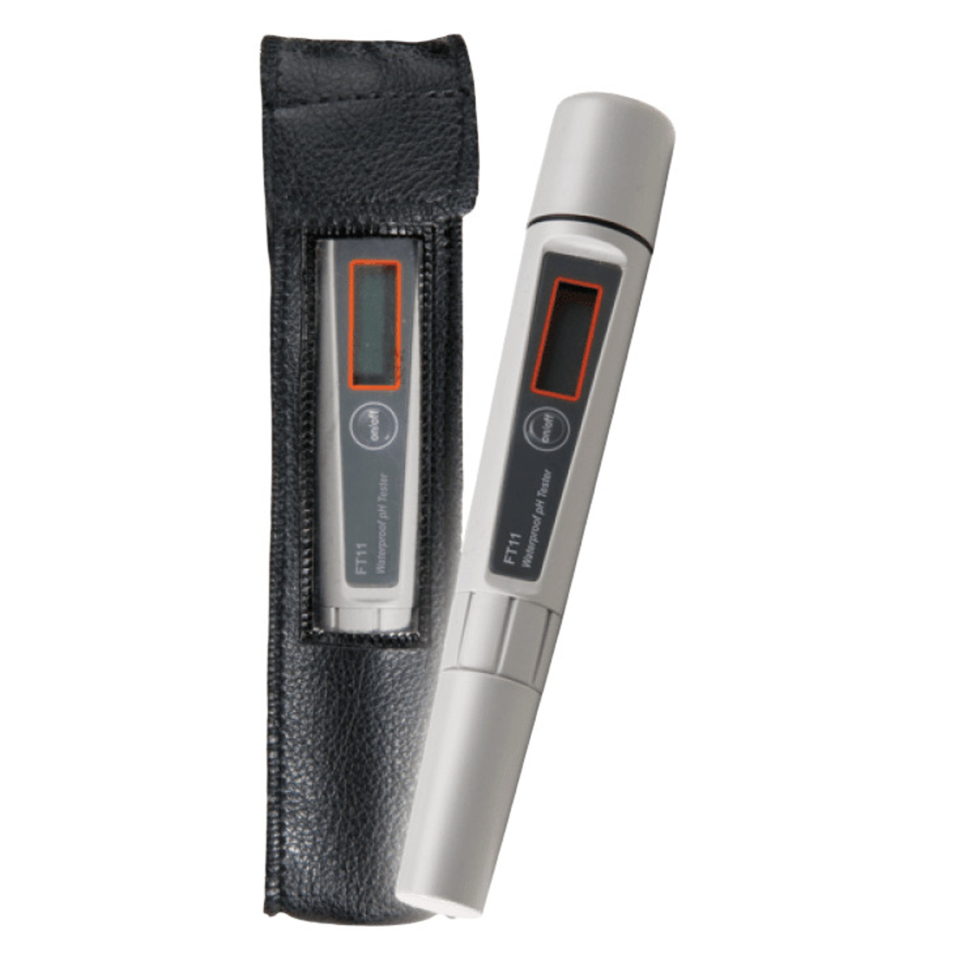 Un medidor de pH gris con pantalla digital y funda protectora negra.