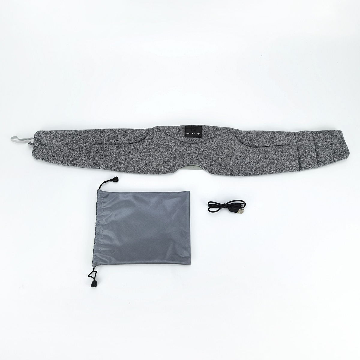 Masque de sommeil gris avec commandes et accessoires sur fond blanc.