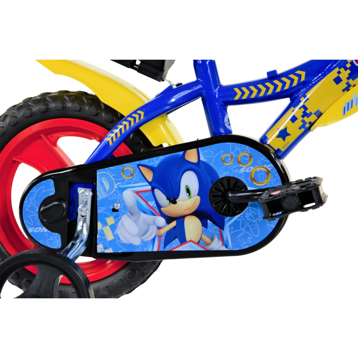 Niebieski rower dziecięcy z Sonic the Hedgehog, czerwonymi kołami i kółkami bocznymi.