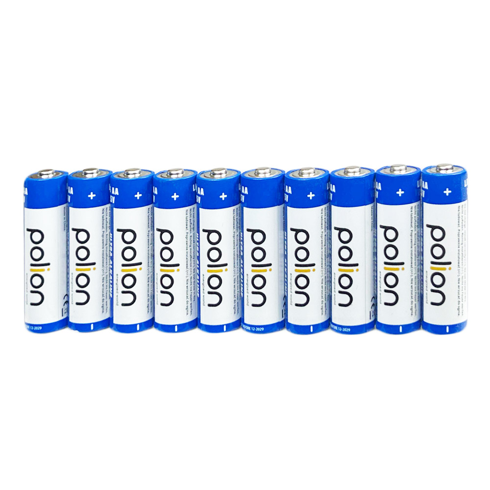 Dziesięć niebieskich baterii AA z białym logo „polion” obok siebie.