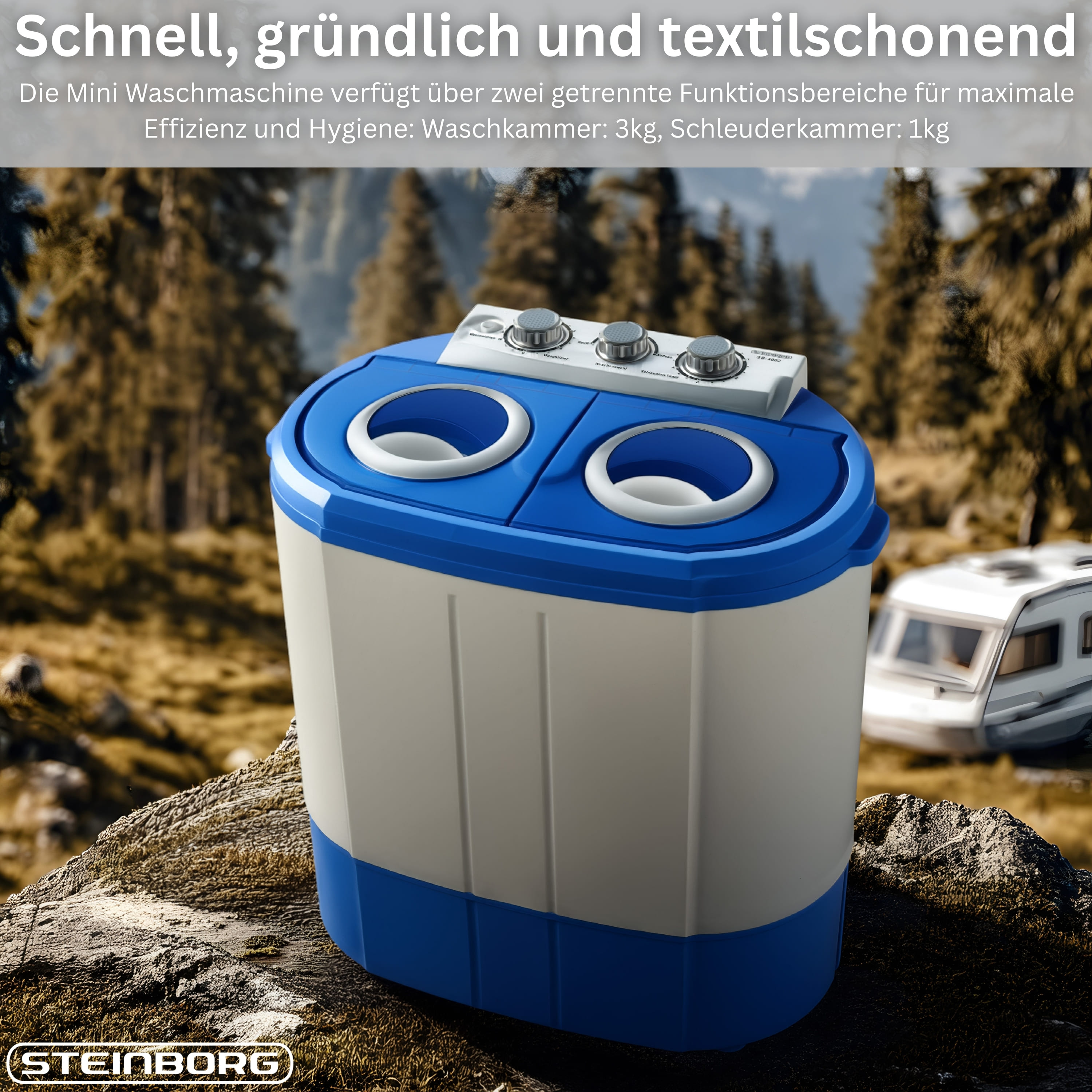 Eine blau-weiße Mini-Waschmaschine steht auf Felsen, ein Wohnwagen im Hintergrund.