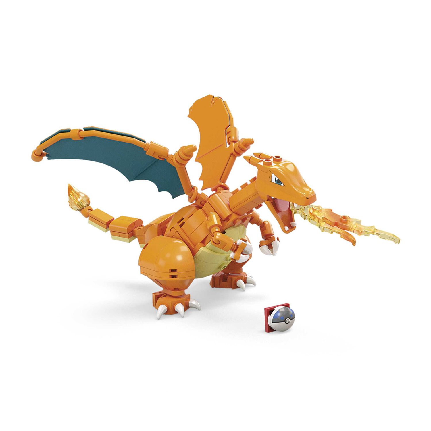 Pomarańczowy smok zbudowany z klocków zieje ogniem, obok pokeballa.
