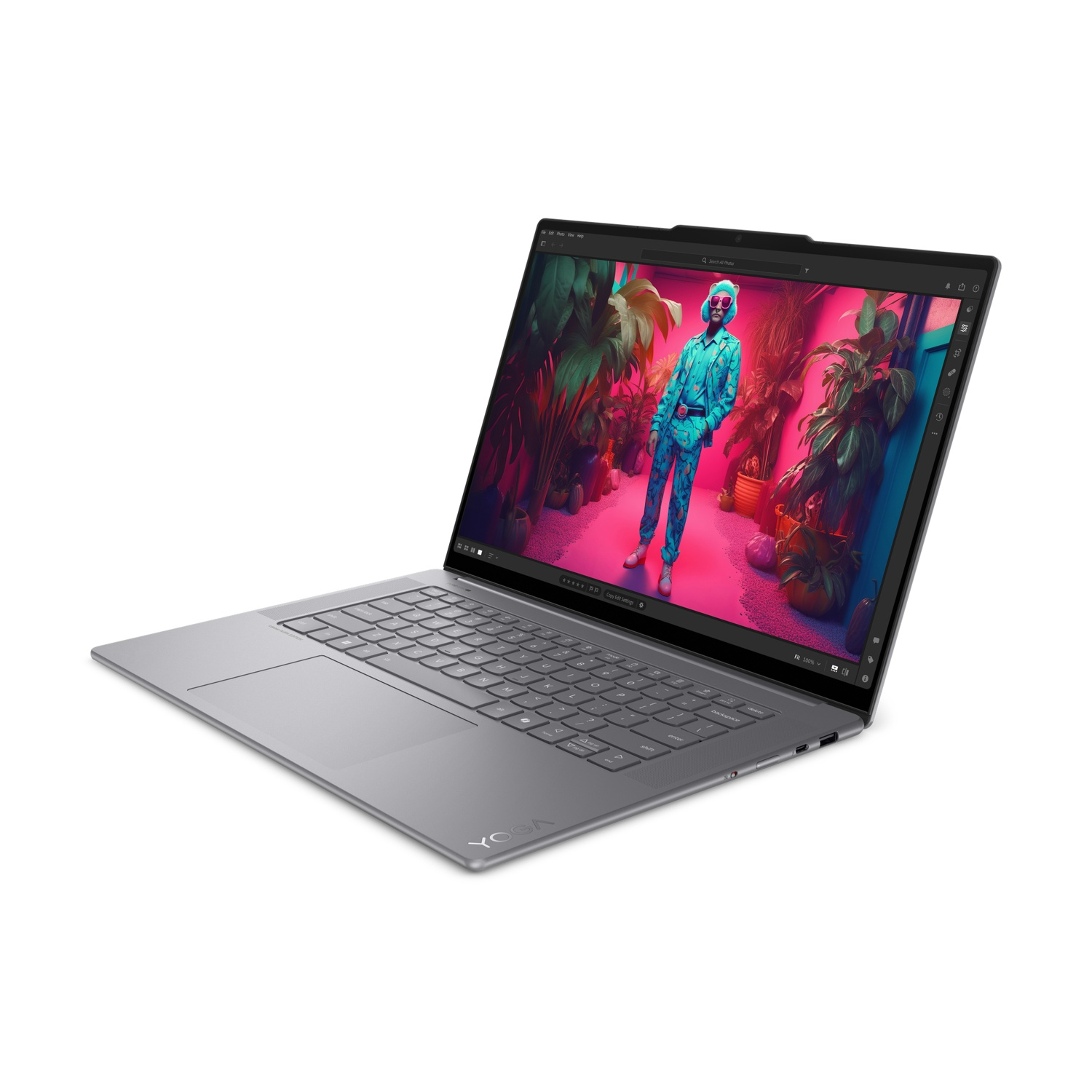 Un laptop Lenovo Yoga argento è aperto, mostrando un'immagine colorata di una persona in abito verde acqua.