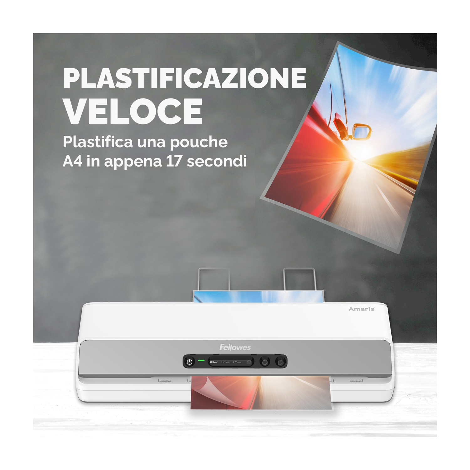 Una plastificatrice Fellowes bianca con una pagina stampata di un'auto su una strada.