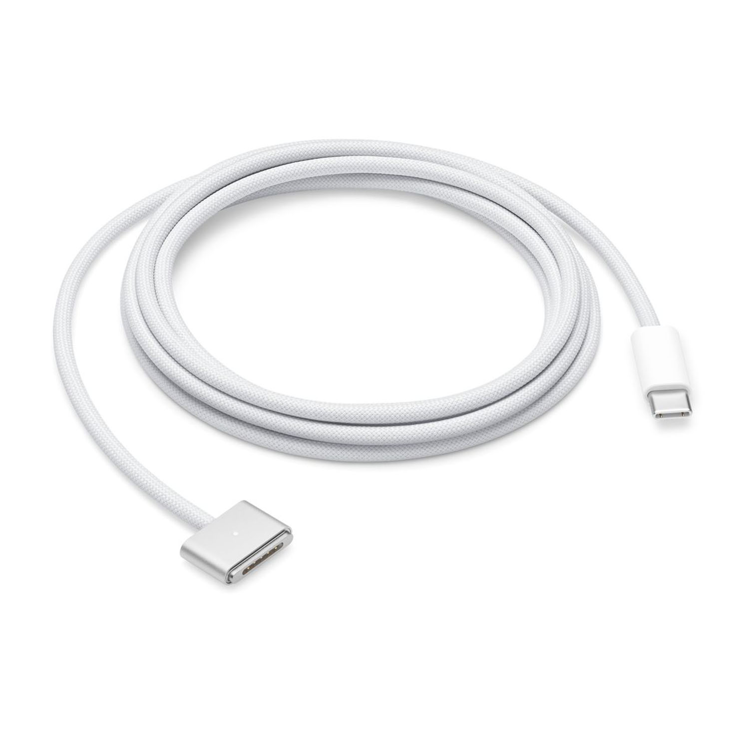 Un cavo di ricarica bianco con connettori MagSafe e USB-C su sfondo bianco.