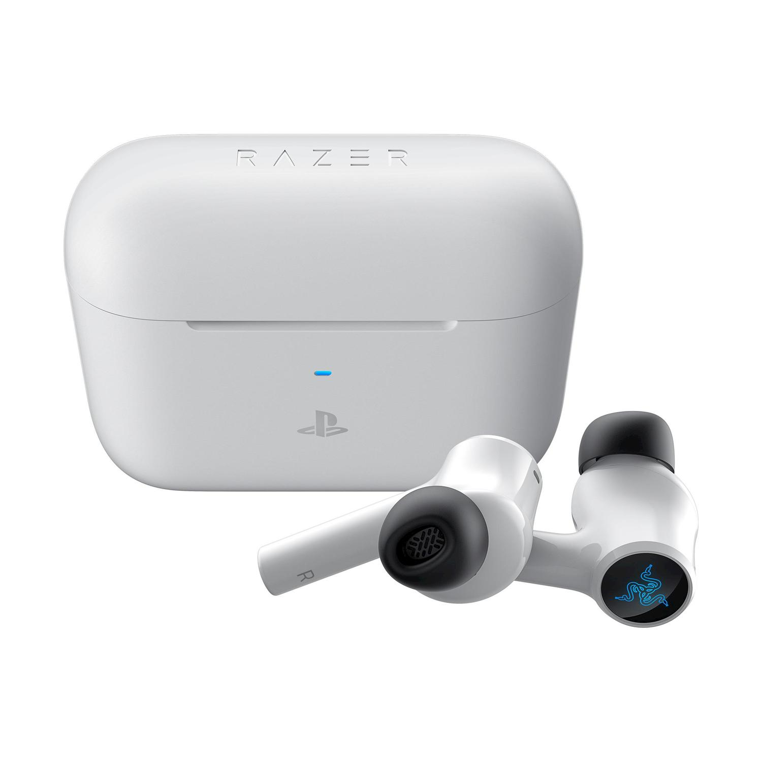 Białe bezprzewodowe słuchawki Razer i etui ładujące z logo PlayStation.
