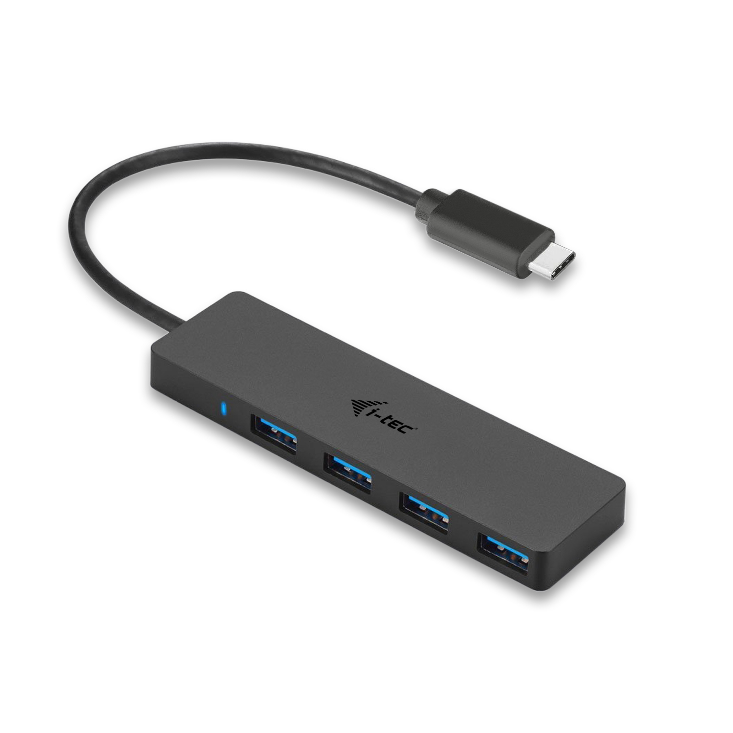 Hub USB-C nero con quattro porte USB-A e un cavo.