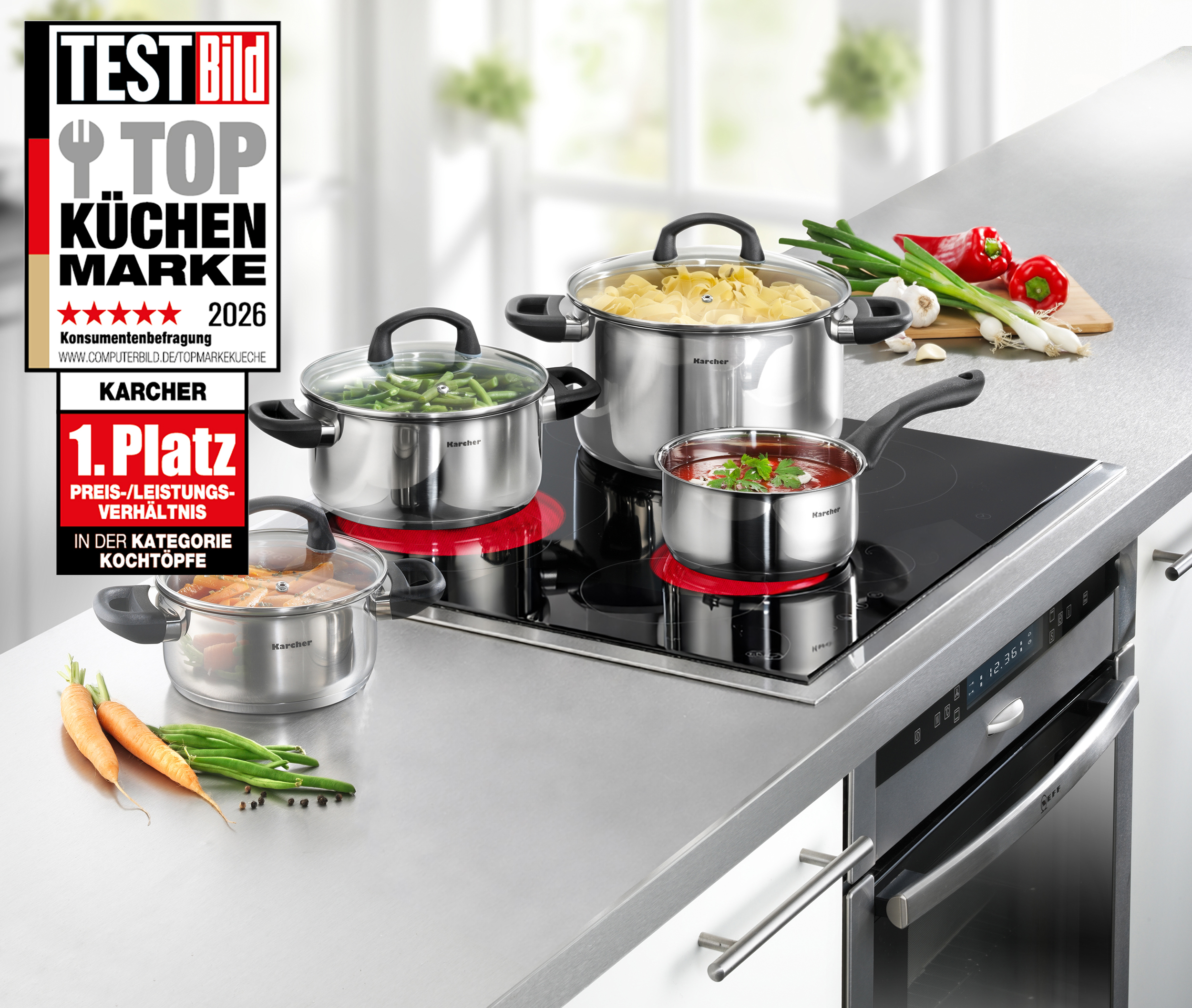 Kärcher Kochgeschirr auf Induktionskochfeld mit Gemüse und Gewürzen.