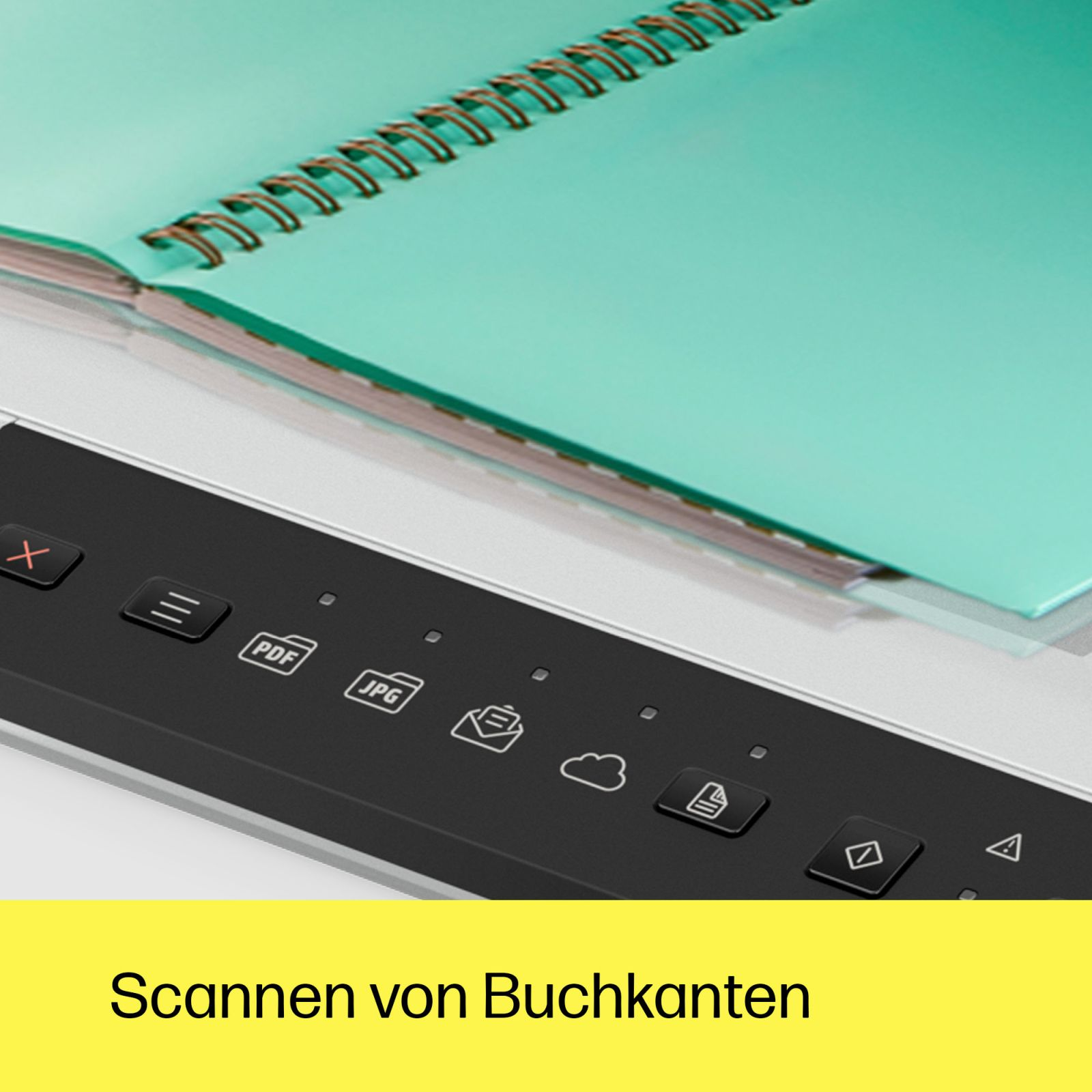 Zielony notatnik leży na skanerze z przyciskami sterującymi.
