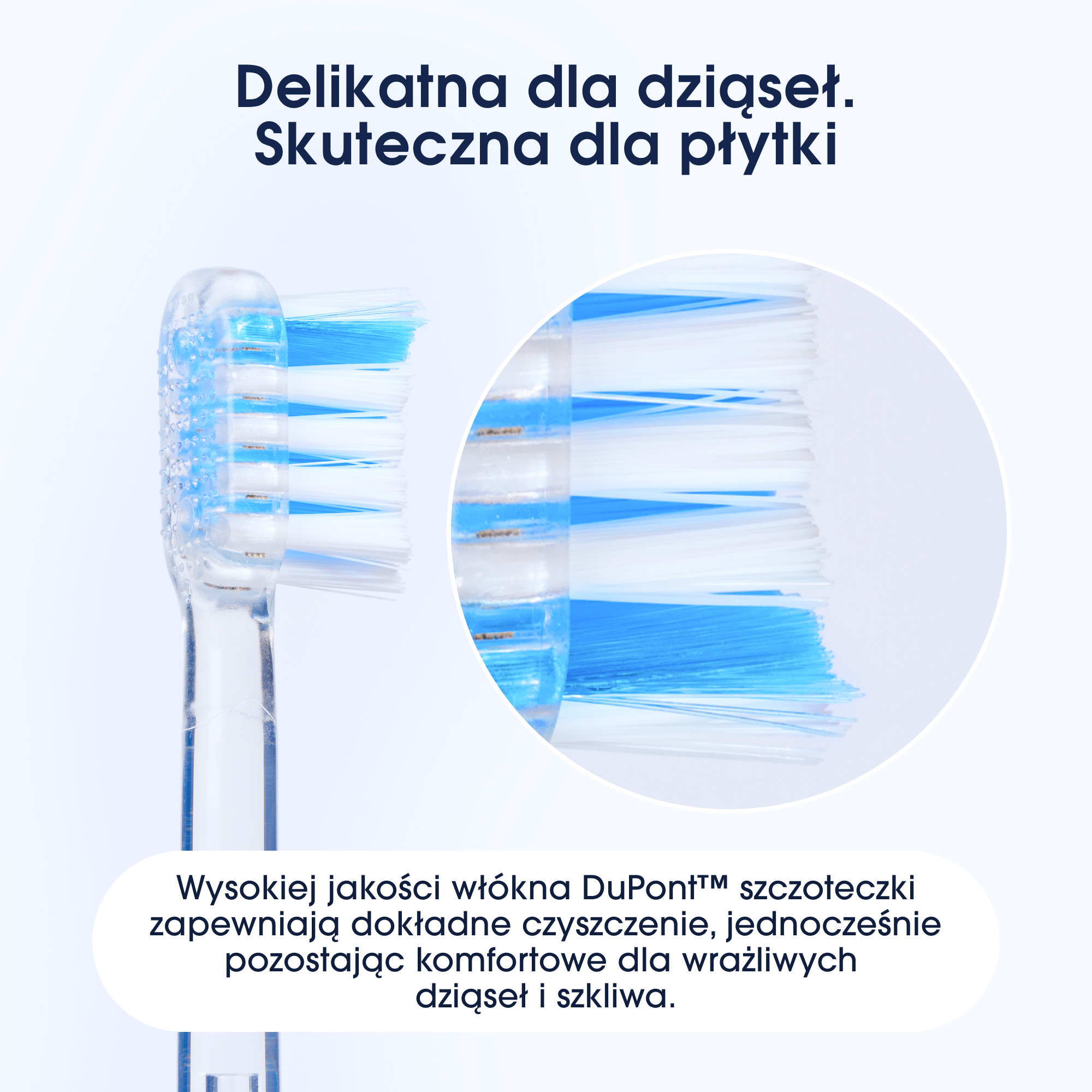 Zbliżenie szczoteczki do zębów z niebiesko-białymi włoskami. Delikatna dla dziąseł.