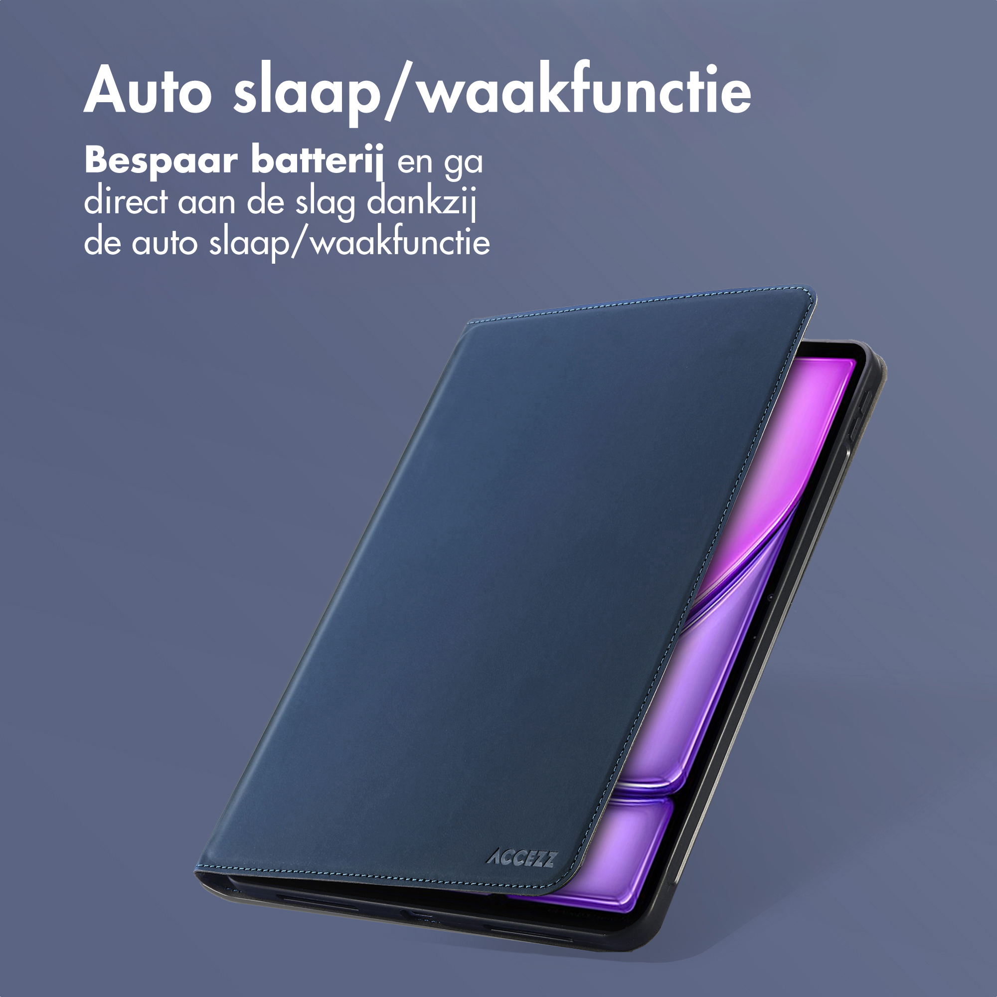 Een donkerblauwe tablet met een donkerblauwe hoes, deels open. Met tekst.