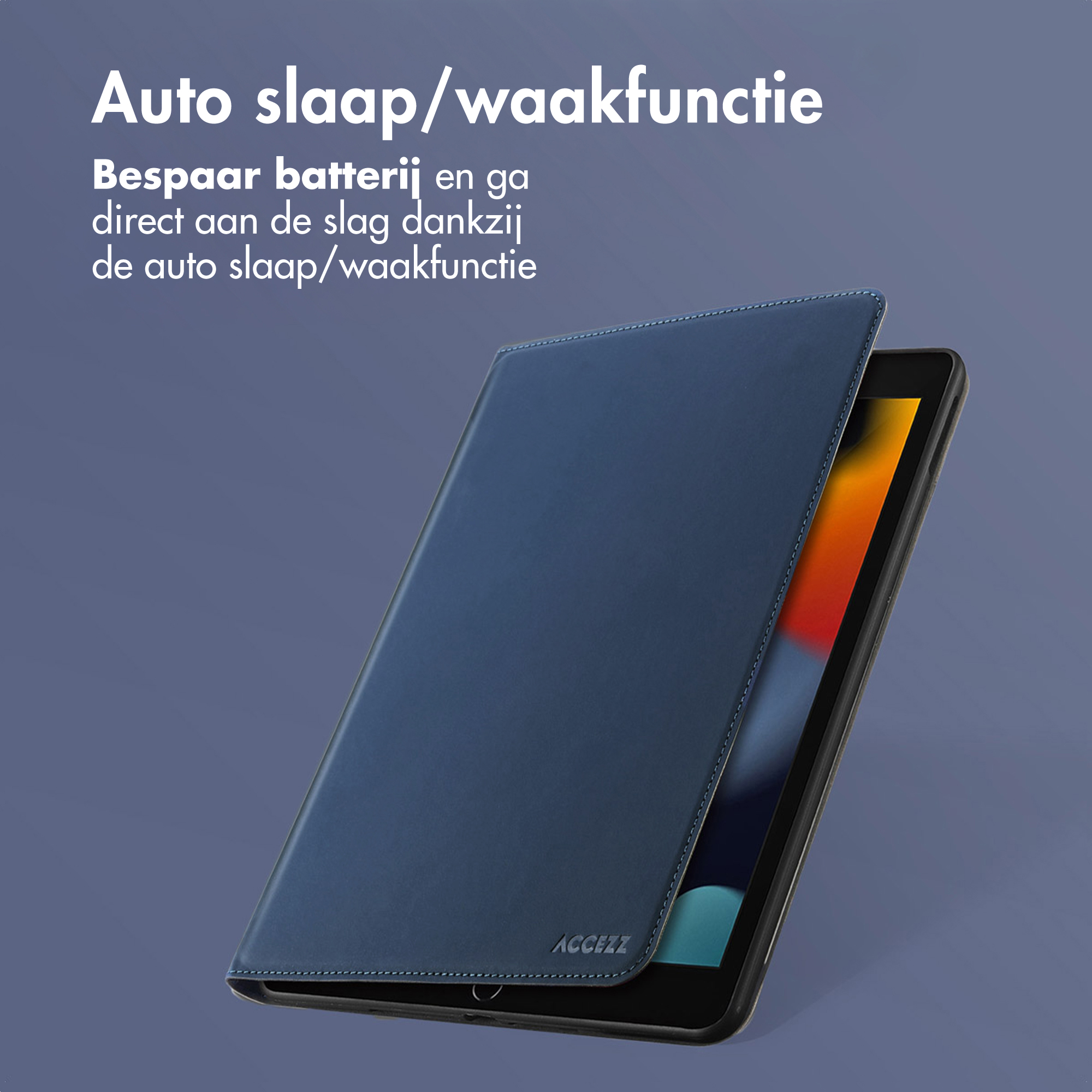 Donkerblauwe tablet met hoes, met automatische slaapfunctie.