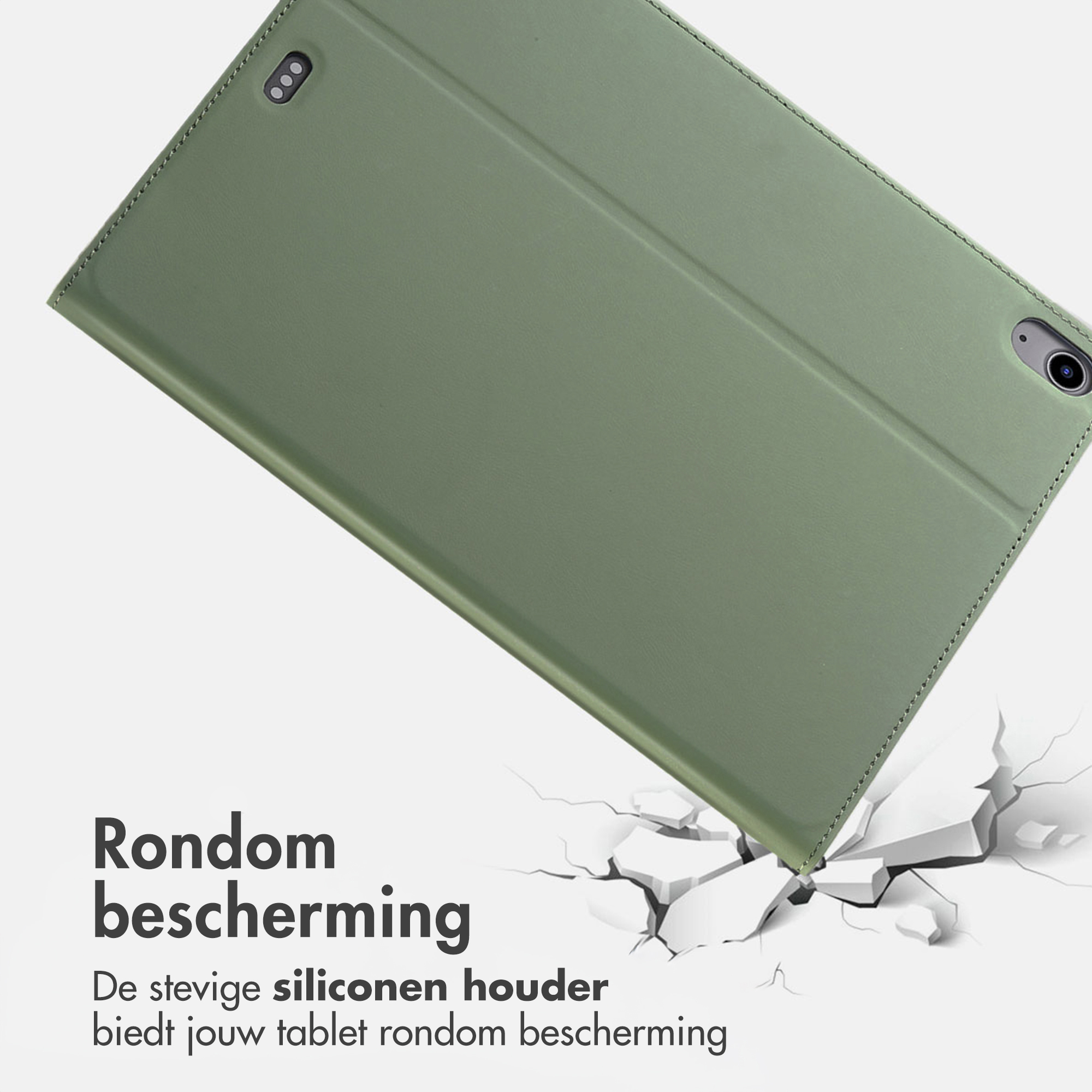 Groene tablethoes met camera-opening, liggend op gebroken grond.
