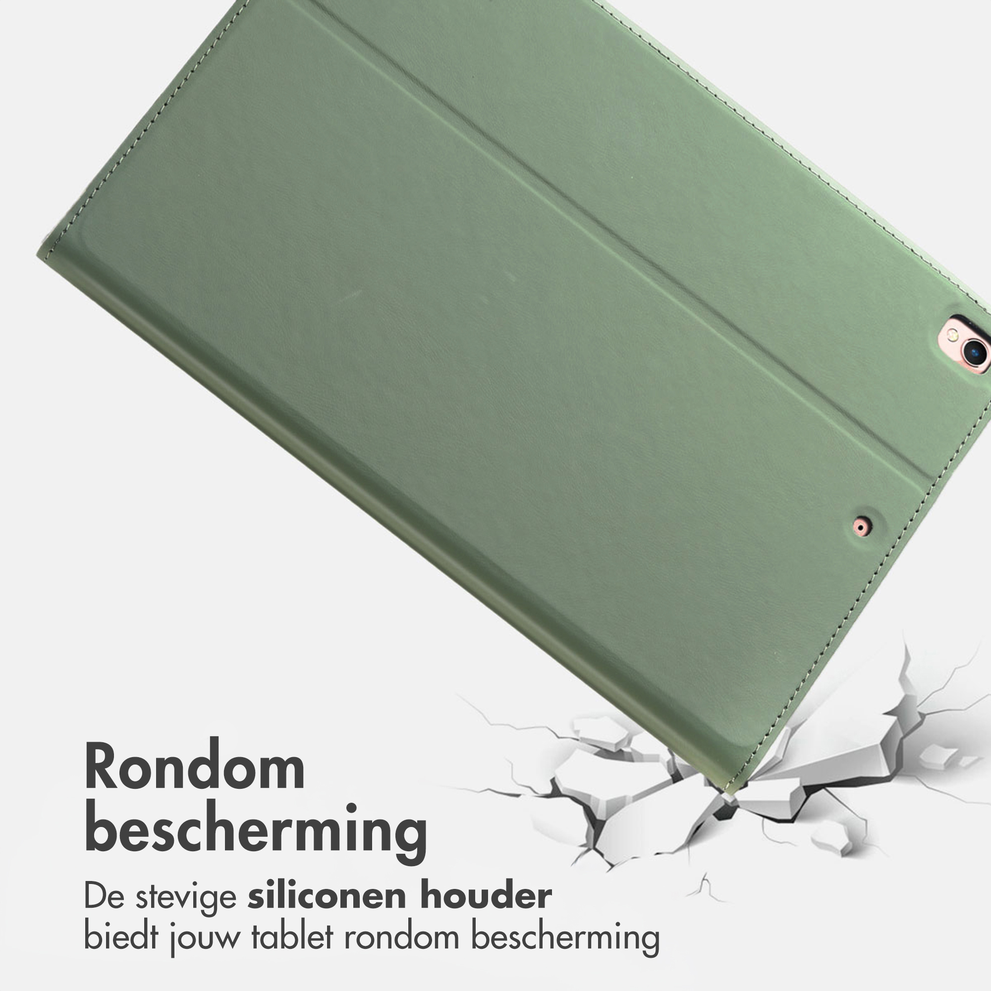 Groene tablethoes op gebroken grond, wat bescherming suggereert.