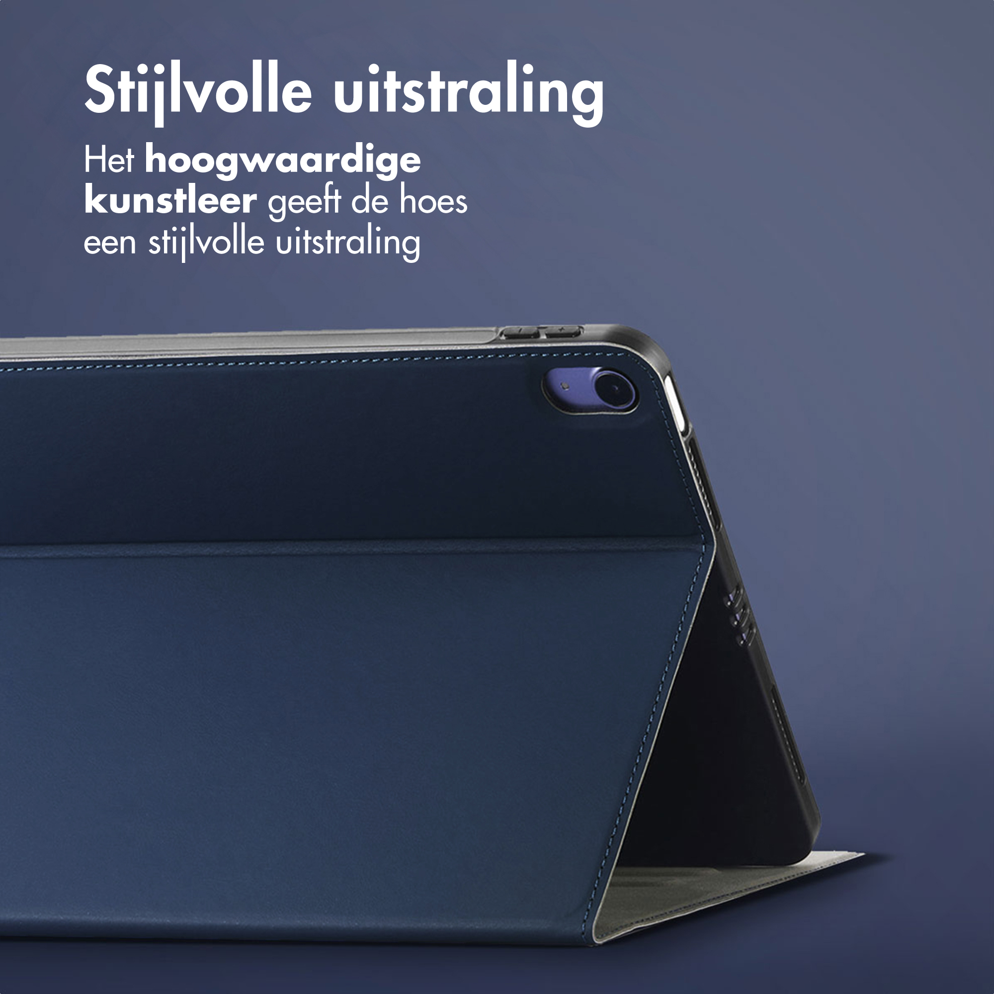 Donkerblauw tablethoes met camera-uitsparing en tekst.
