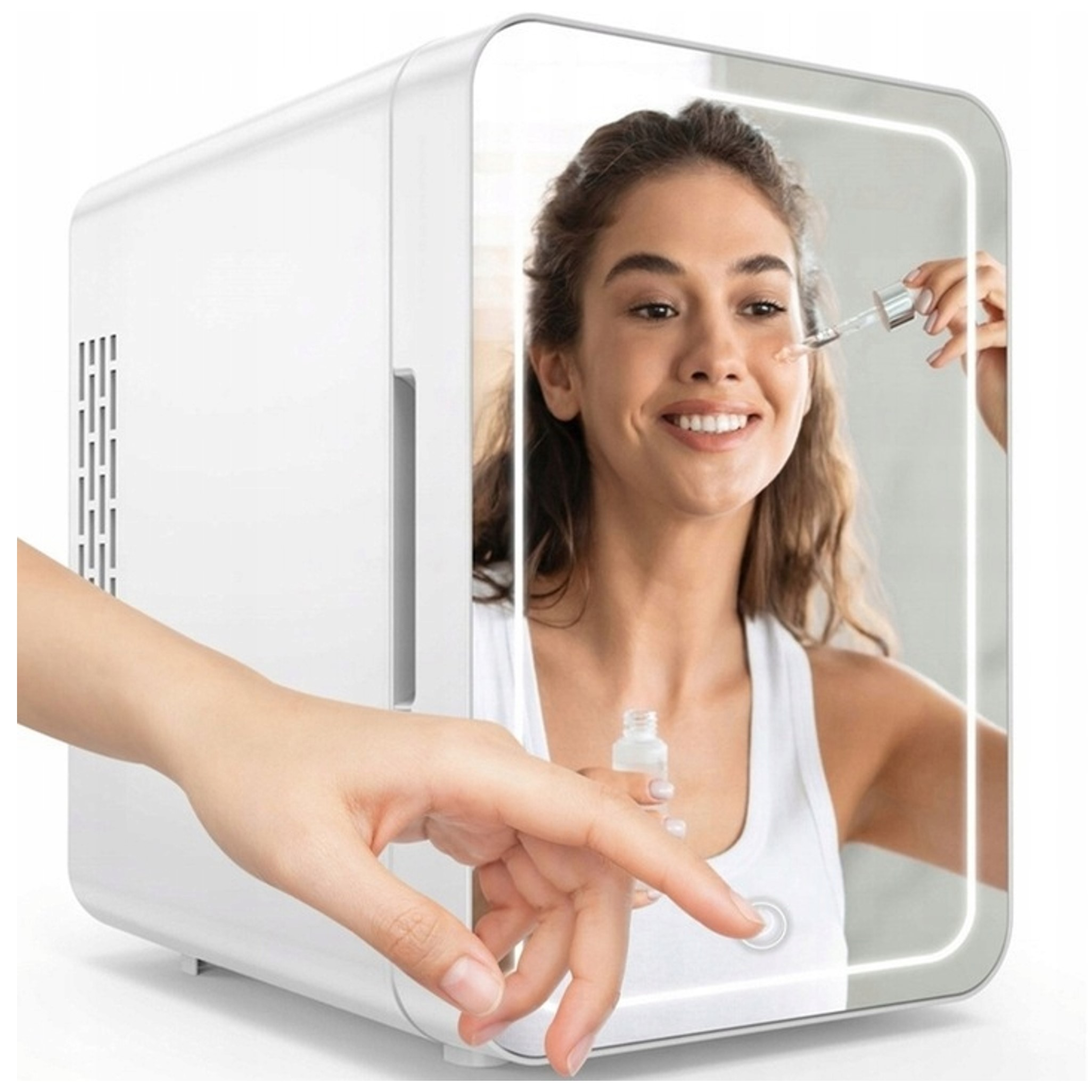 Biała podświetlana lodówka kosmetyczna z kobietą nakładającą serum.