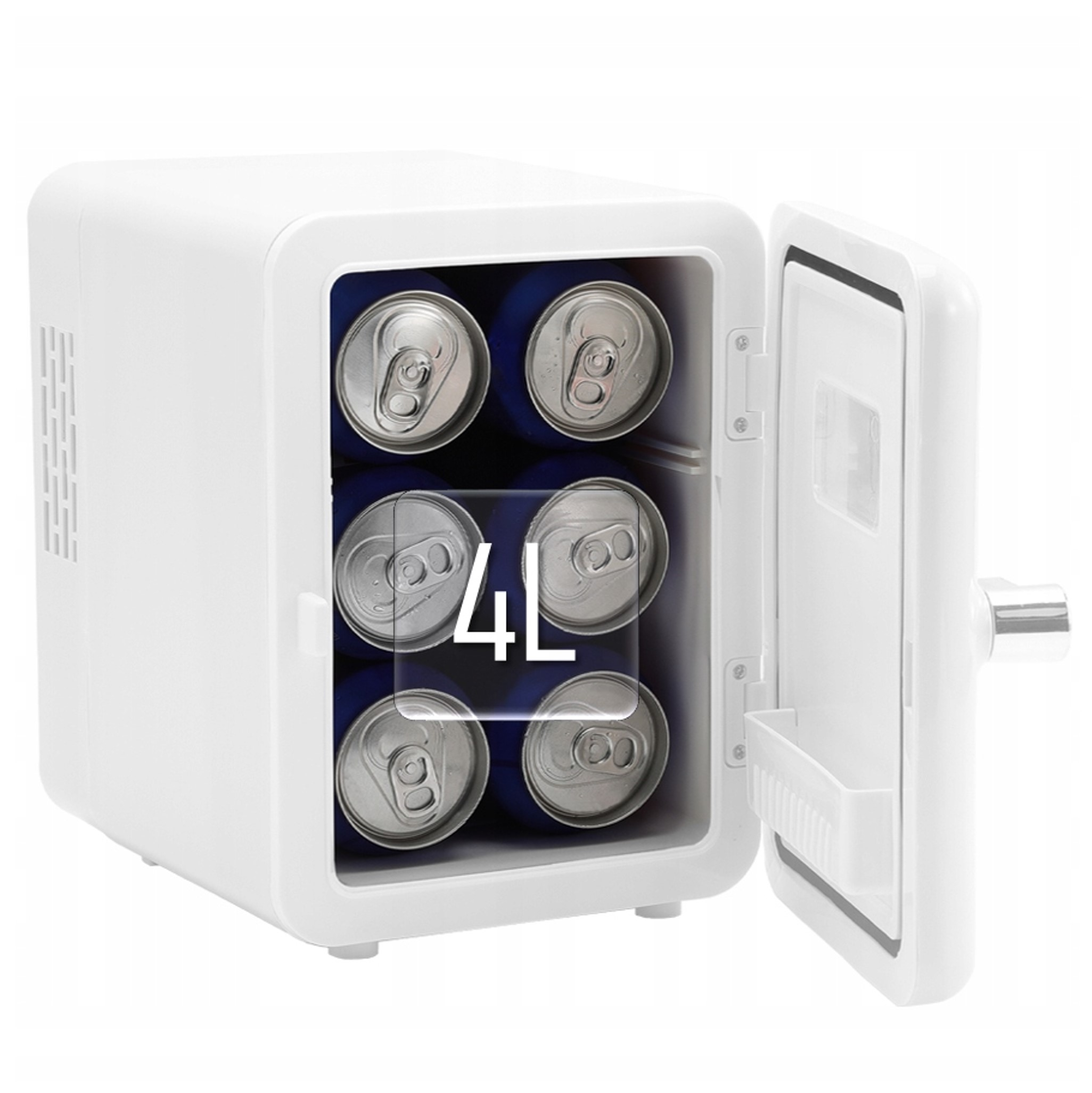 Biała mini-lodówka z otwartymi drzwiami, zawiera sześć niebieskich puszek napoju.