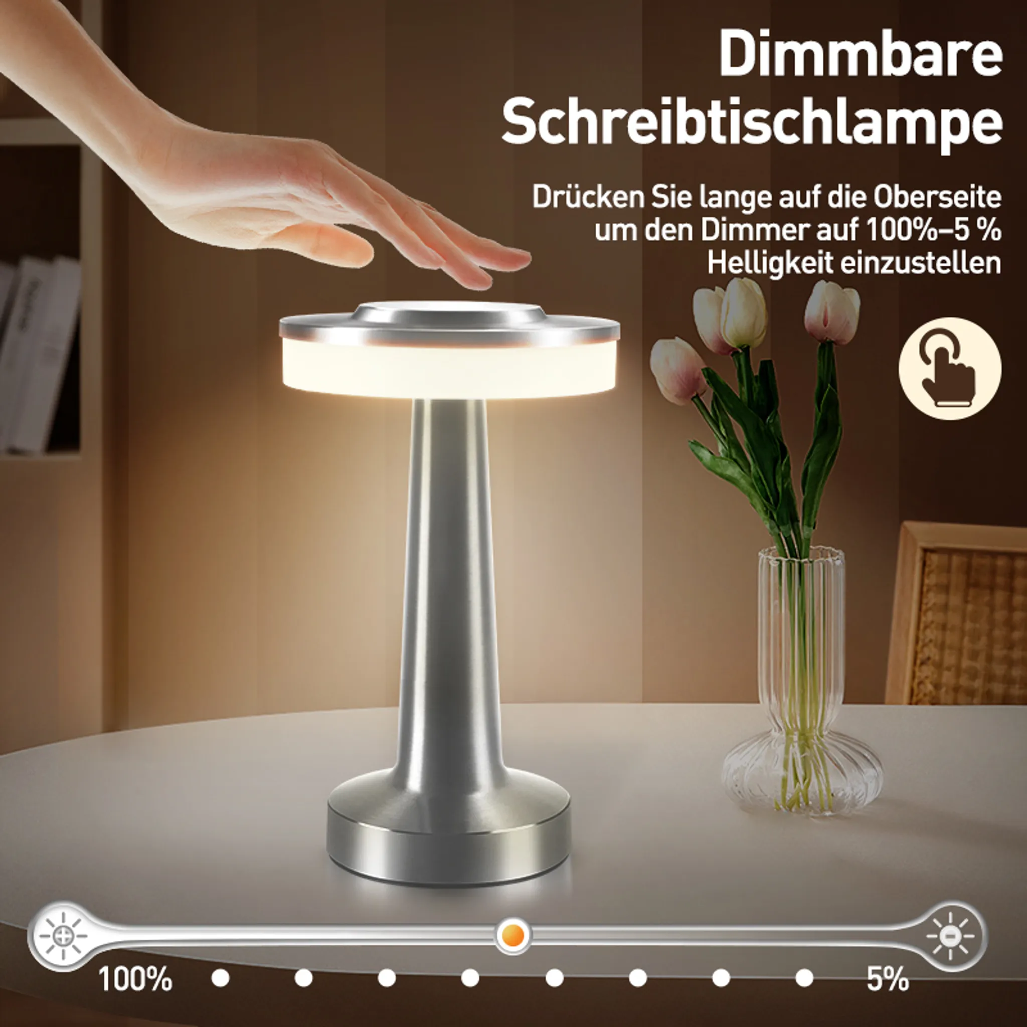 Eine Hand nähert sich einer dimmbaren Schreibtischlampe mit Tulpen.