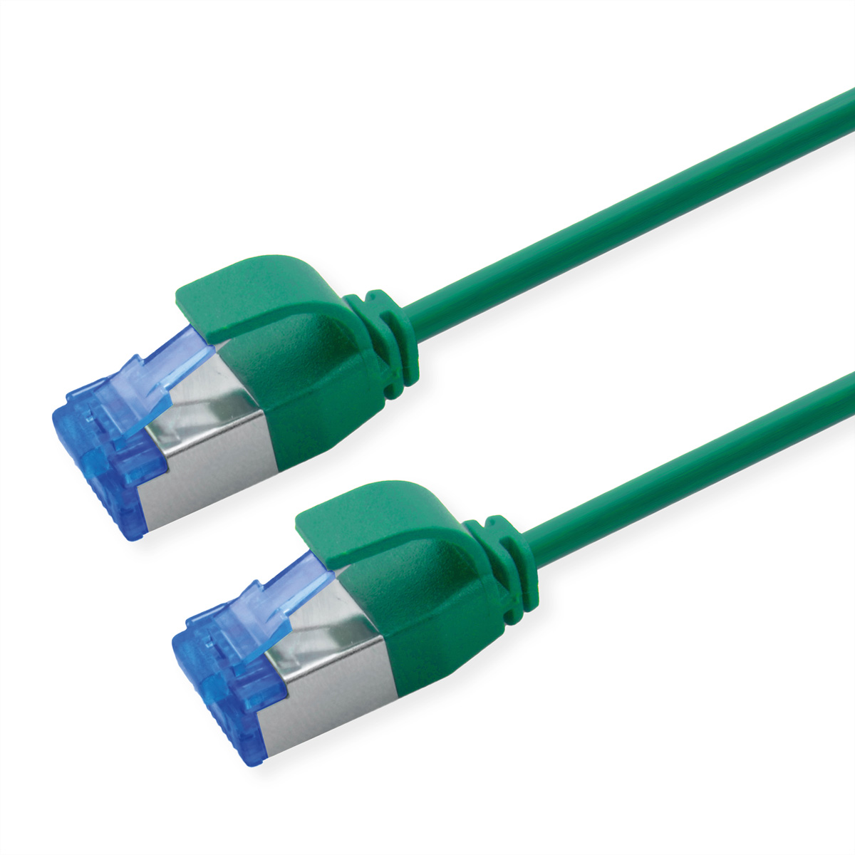 Twee groene netwerkkabels met blauwe en zilveren connectoren op witte achtergrond.
