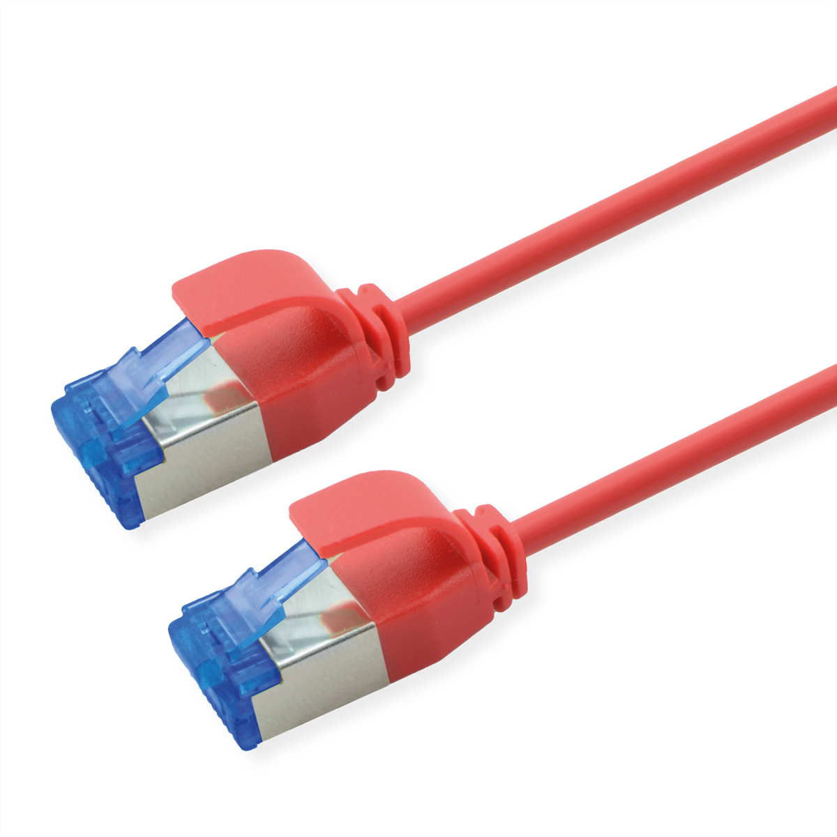 Twee rode netwerkkabels met blauwe connectoren liggen naast elkaar.