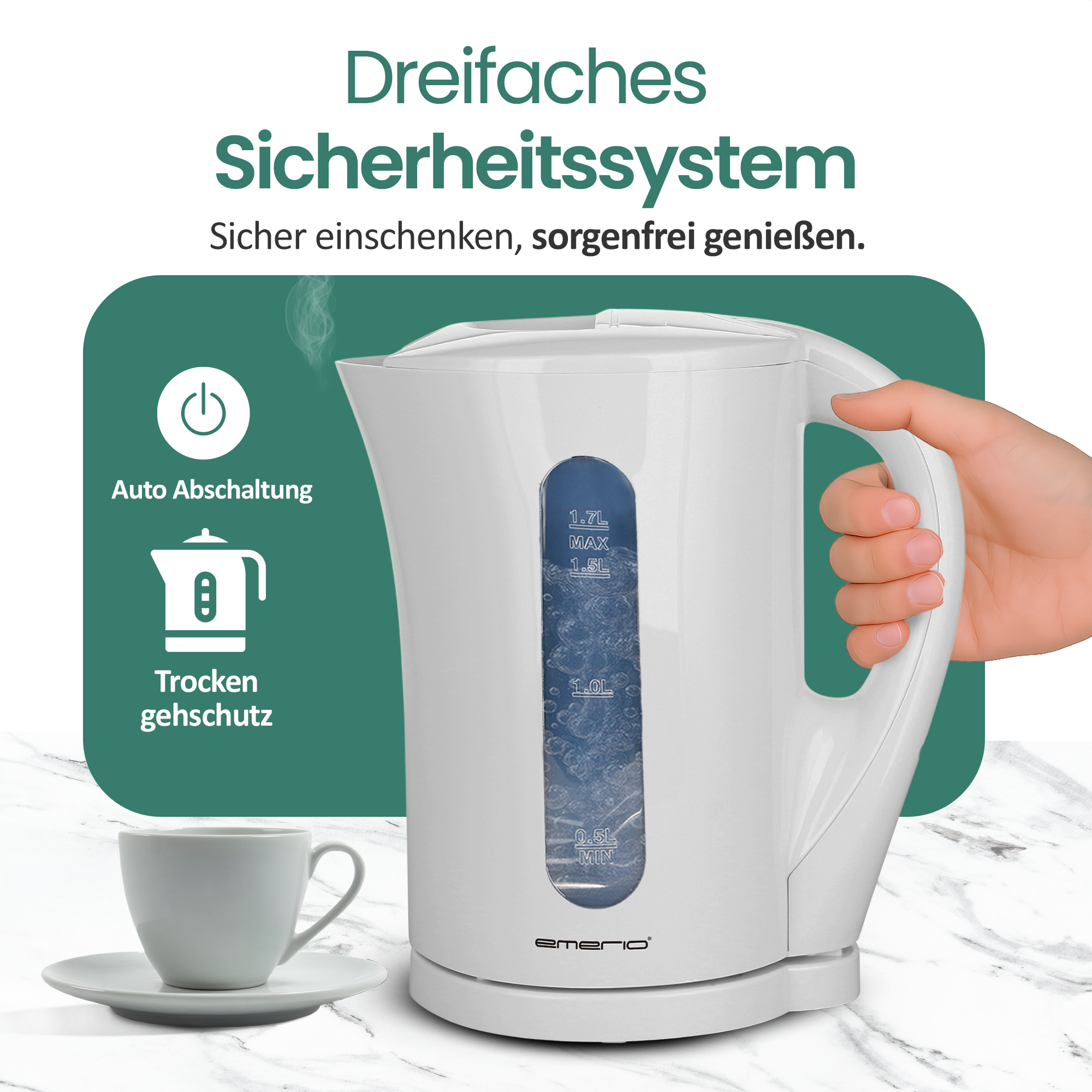 Ein weißer Wasserkocher mit Anzeige und Griff, daneben eine Tasse.