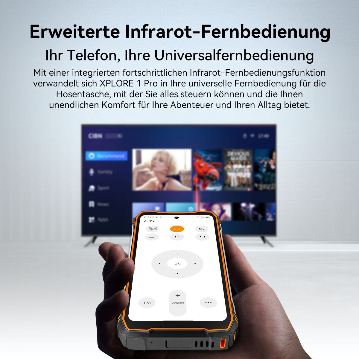 Hand hält Smartphone mit Fernbedienungs-App vor einem Smart-TV.