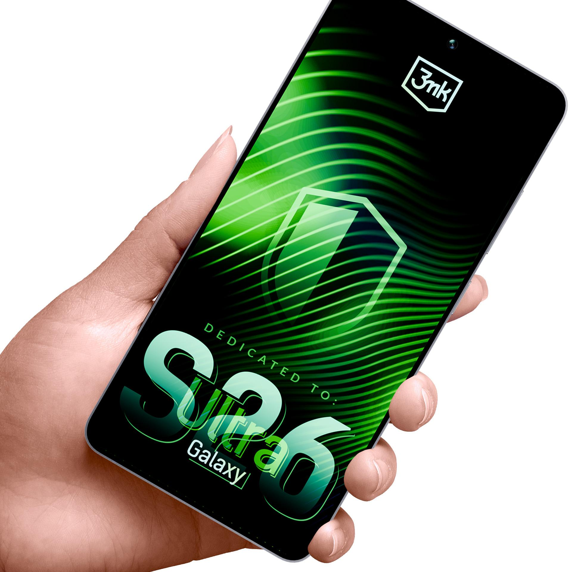 Dłoń trzyma smartfon z zielonym falistym tłem i tekstem "S26 Ultra Galaxy".