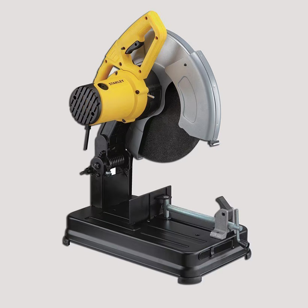Sarı ve gümüş renkli metal kesme testeresi, siyah tabanı üzerinde.