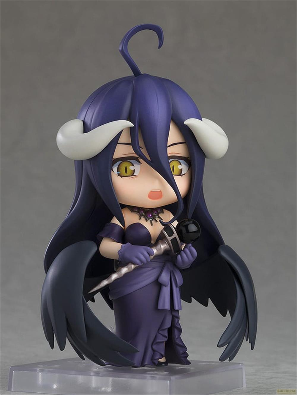 Eine Figur mit lila Haaren, Hörnern, gelben Augen und einem lila Kleid.