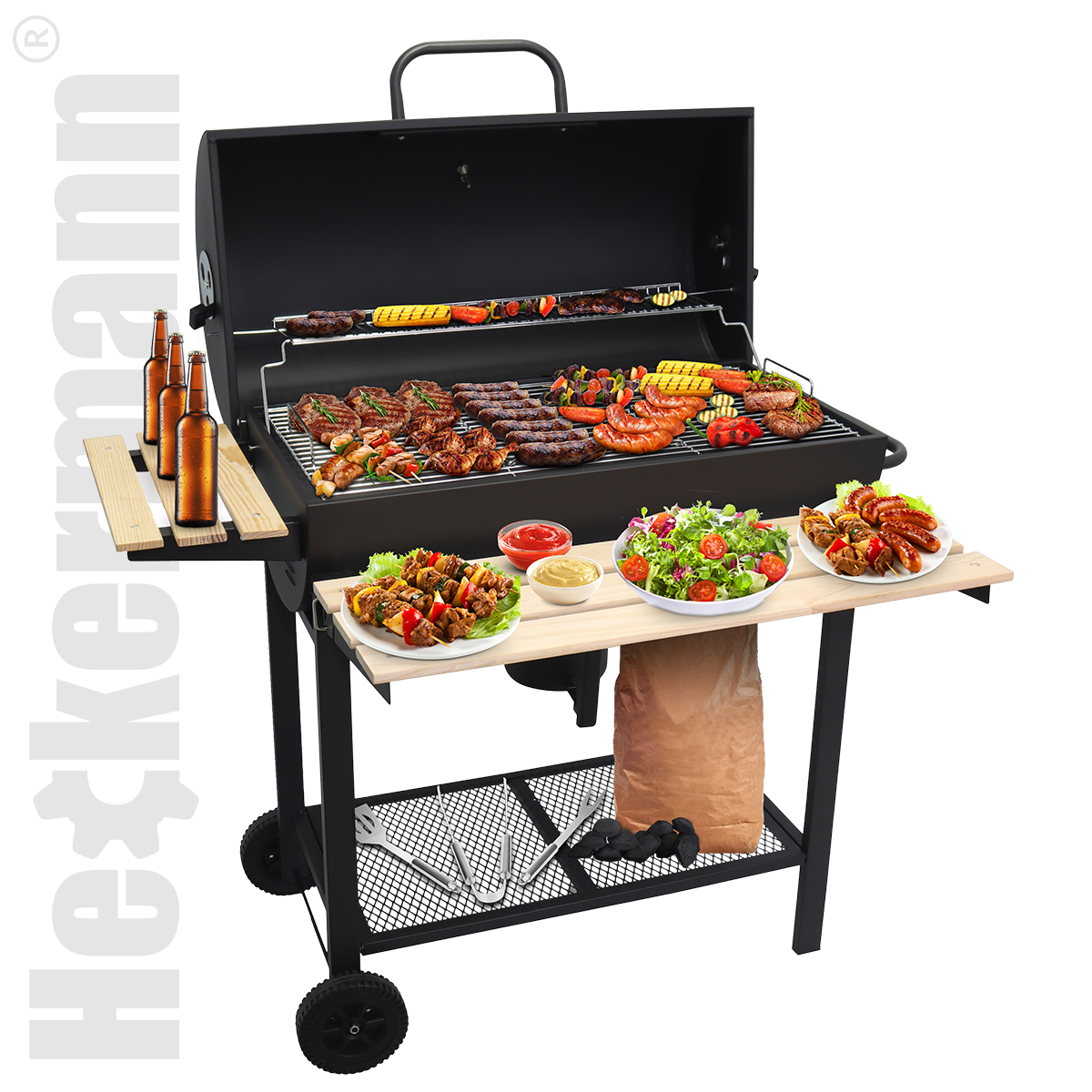 Wózek grillowy z mięsem, kiełbasami, kukurydzą i szaszłykami. Dodatki to sałatka i dipy.