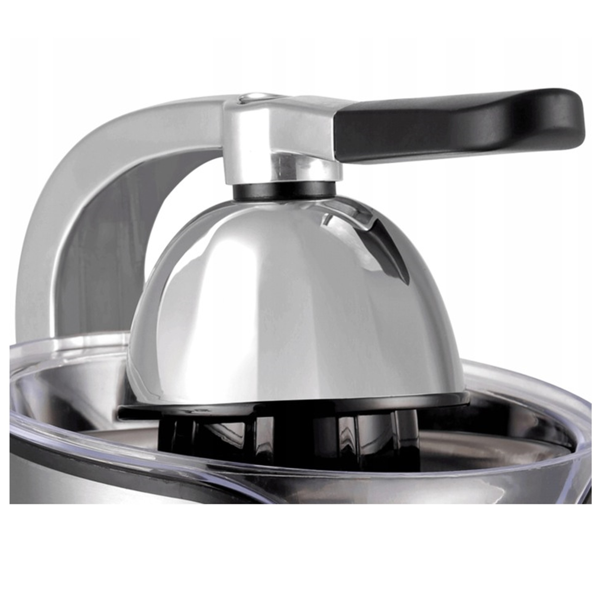 Zbliżenie srebrnej wyciskarki do cytrusów z czarną rączką.