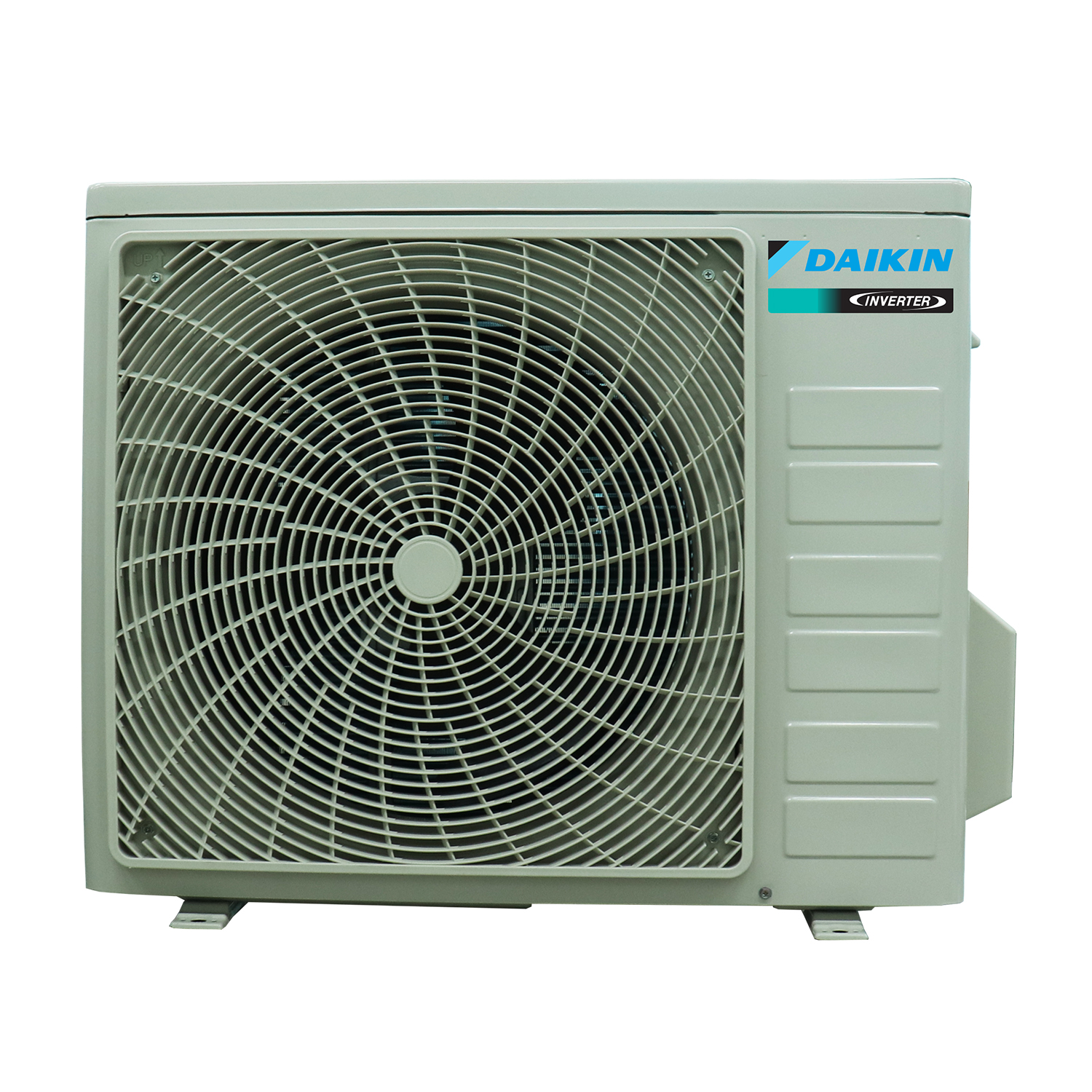 Unità esterna condizionatore Daikin con grande griglia ventola e logo.