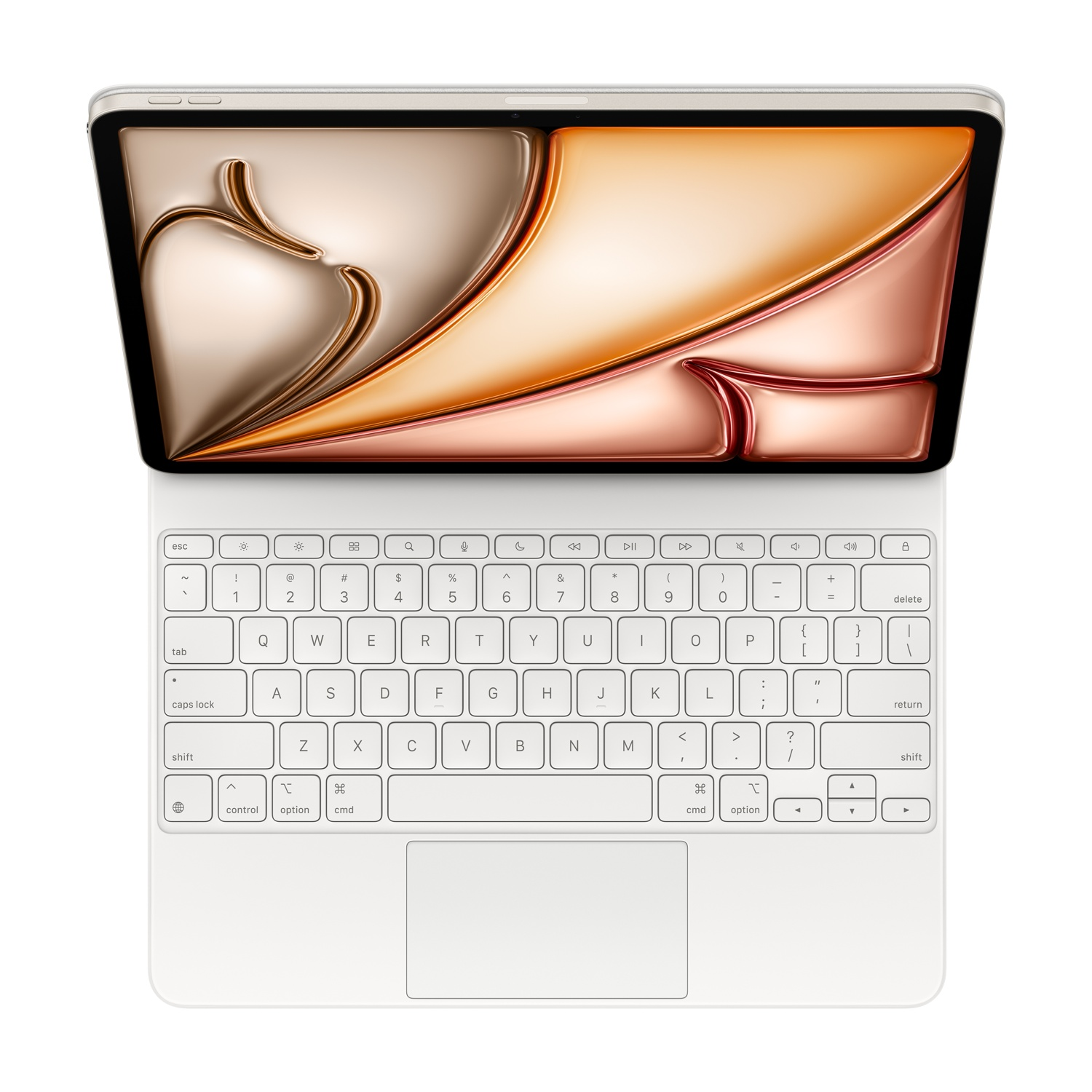Un laptop argentato con uno sfondo metallico astratto sullo schermo, su una tastiera bianca.