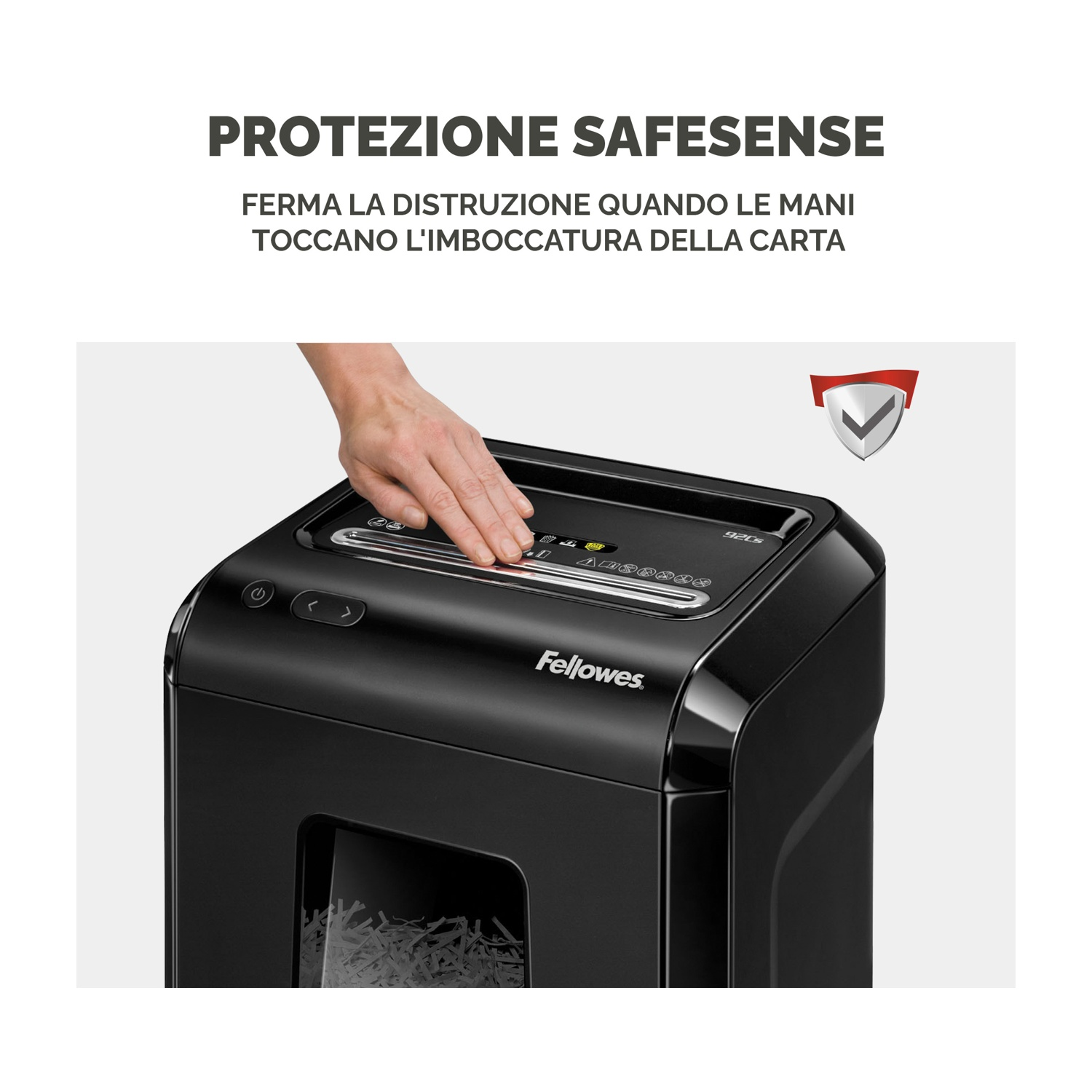 Ein Mann legt seine Hand auf einen schwarzen Aktenvernichter, der Papierschnipsel produziert.