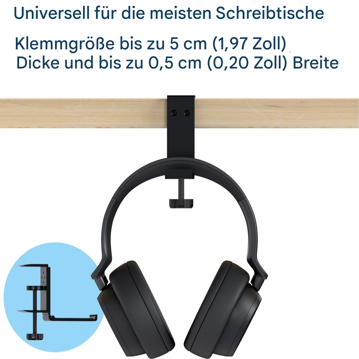 Ein schwarzer Kopfhörerhalter mit Kopfhörern, an einem Holzschreibtisch befestigt.