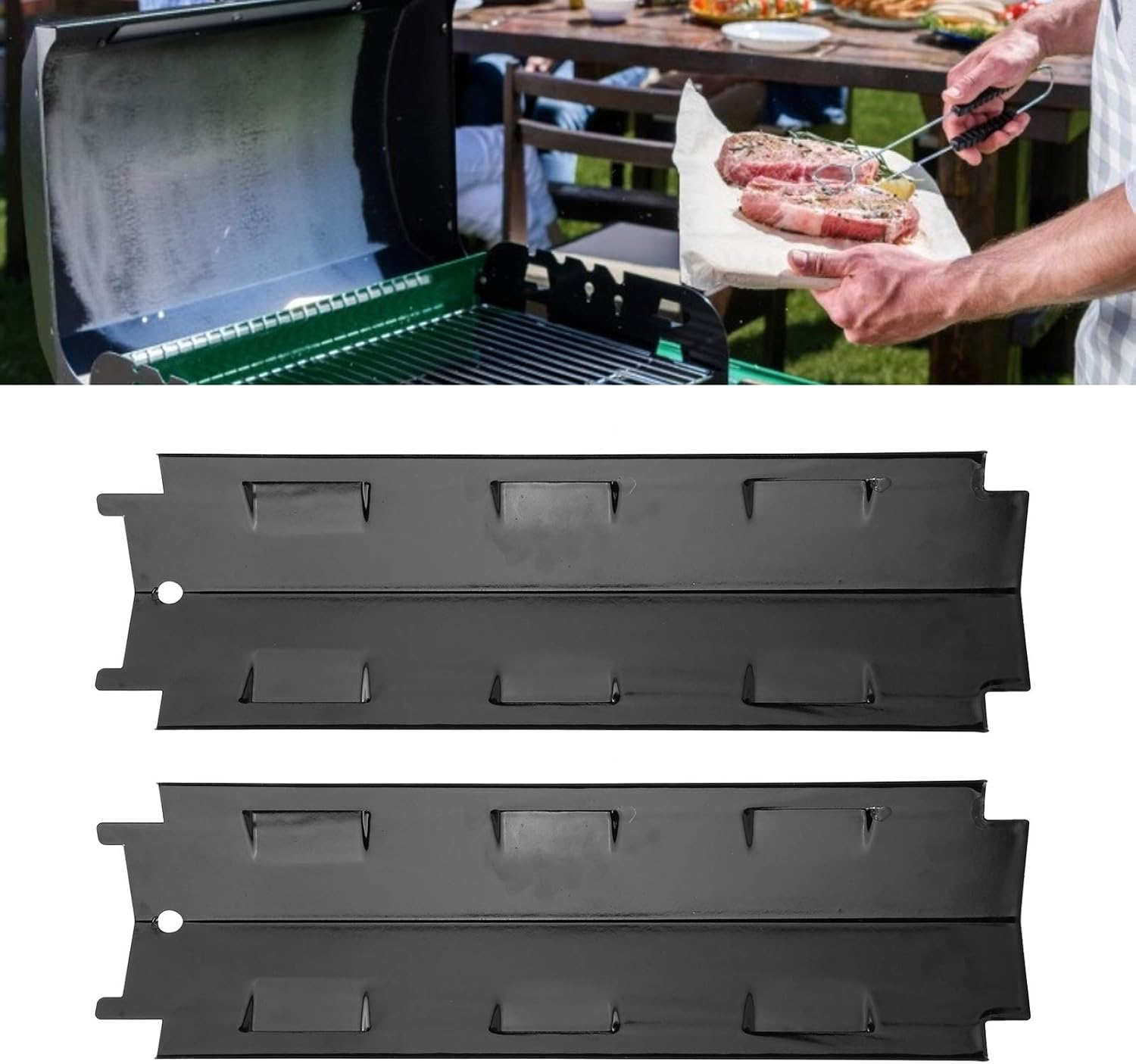 Zwei schwarze Grillwärmeleitbleche nebeneinander auf weißem Hintergrund.