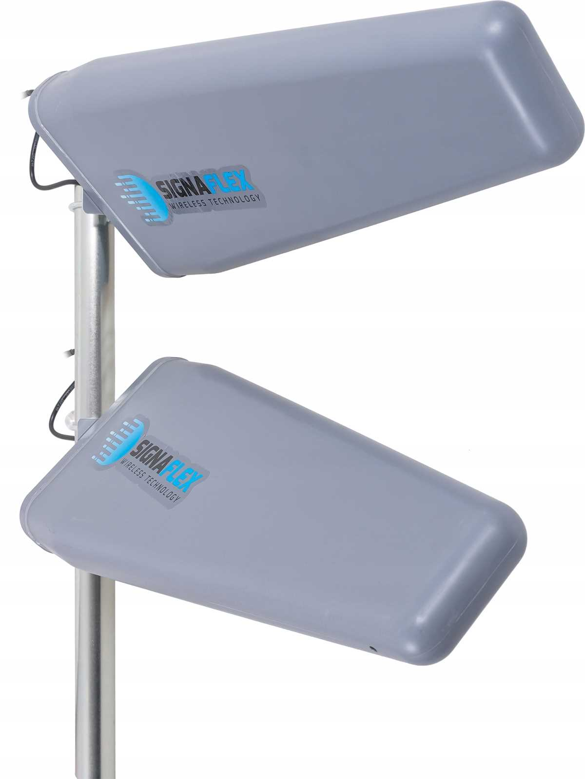 Dwie szare anteny z logo Signaflex, zamontowane na metalowym słupku.