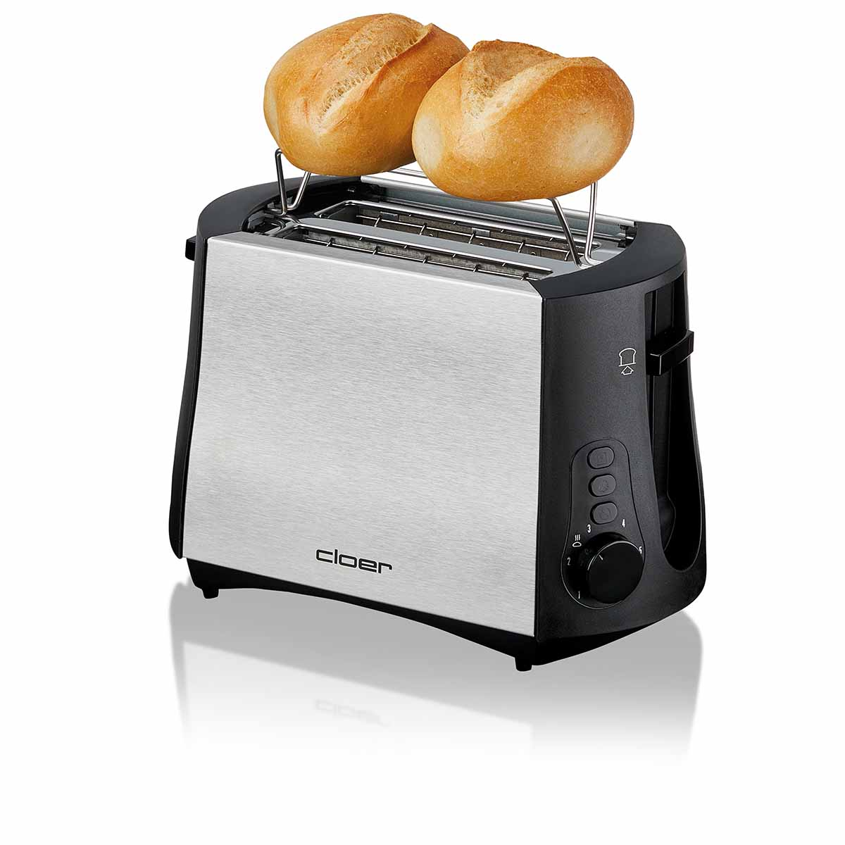 Een zilveren broodrooster met twee broodjes op een rek.