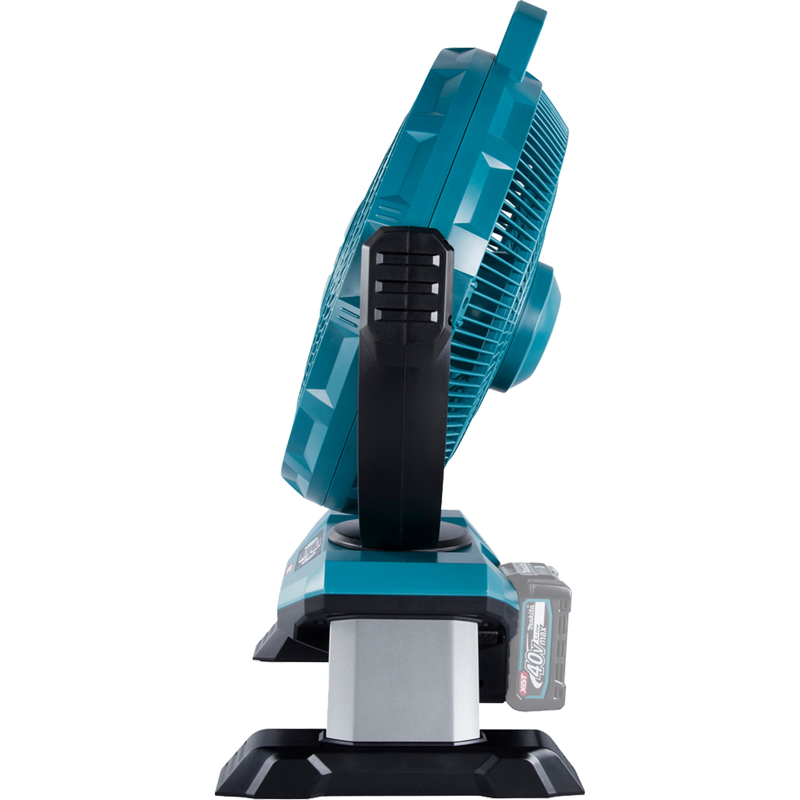Un ventilatore a batteria Makita color teal con manico nero e supporto argentato.