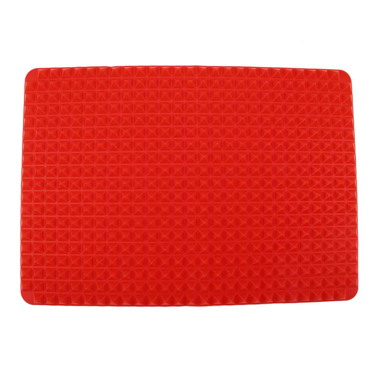 Rote Matte mit einem pyramidenförmigen Muster