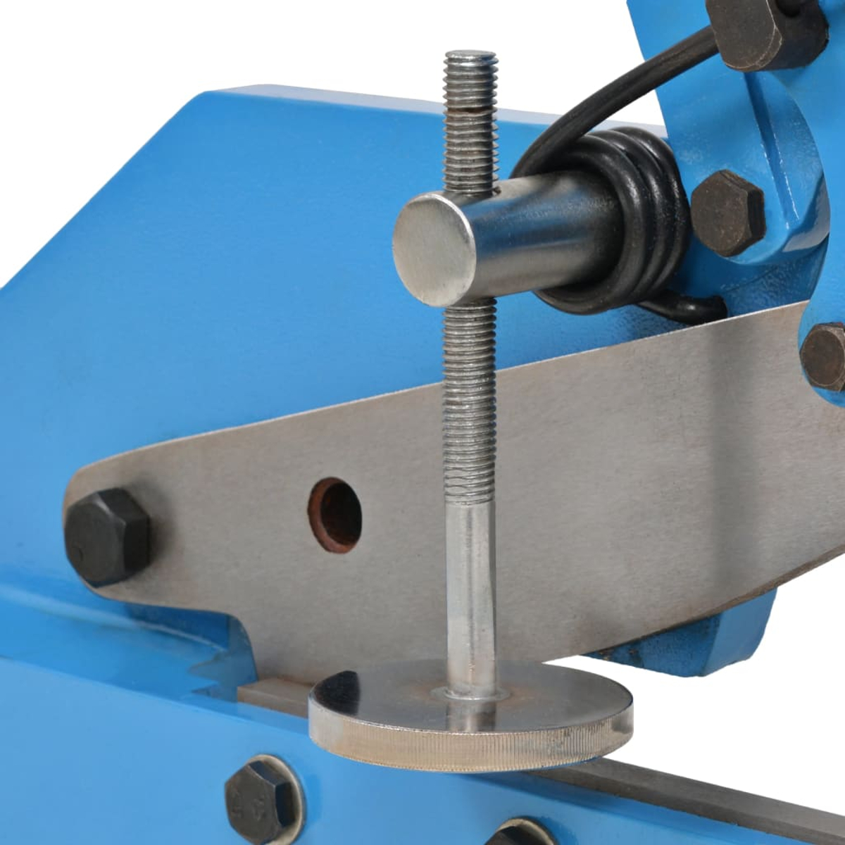 Blauer Metallmaschinenteil mit Silberschraube, Feder und Klinge.